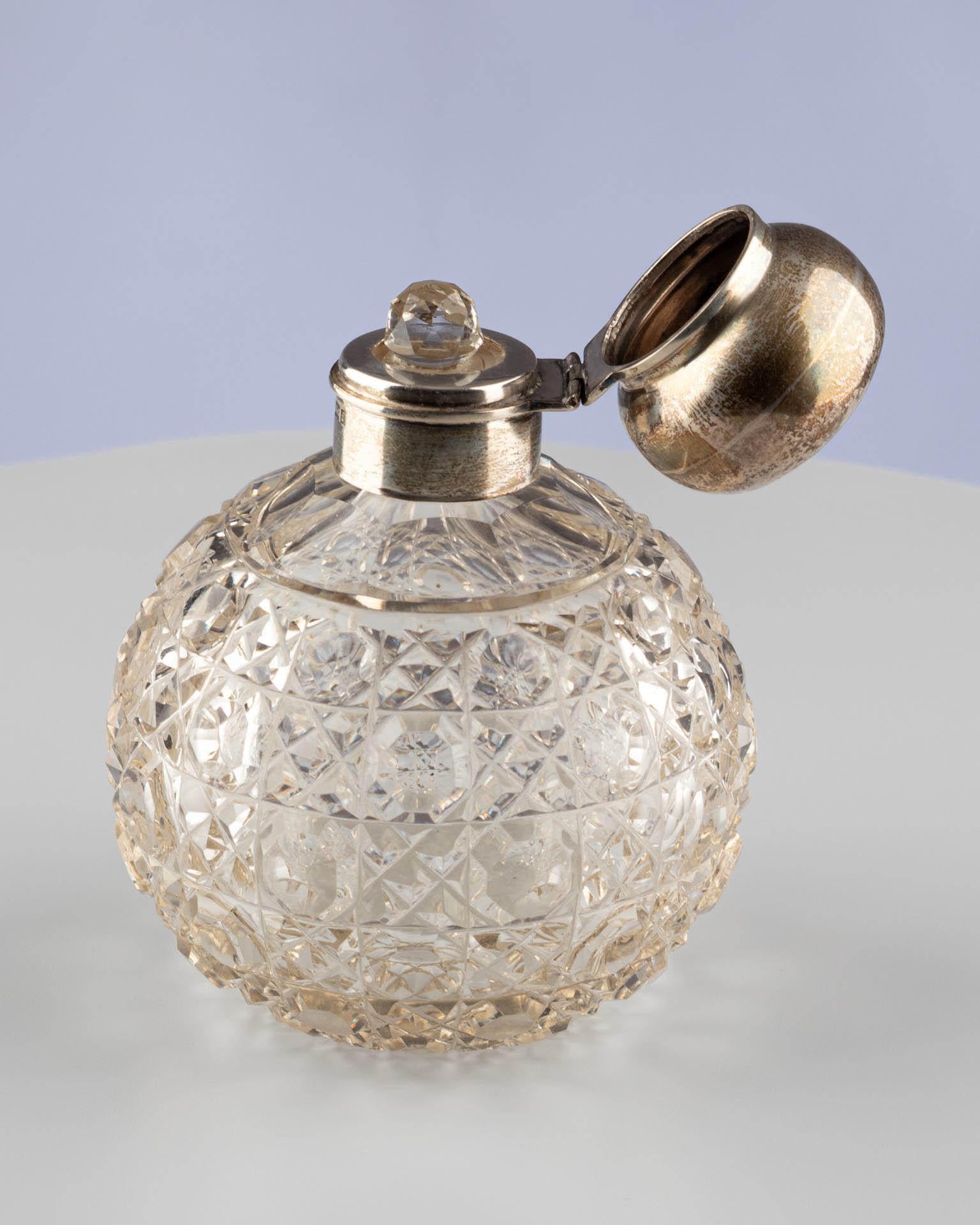 20ième siècle Encrier en verre taillé du début du XXe siècle avec montures en argent, Birmingham, 1905 en vente