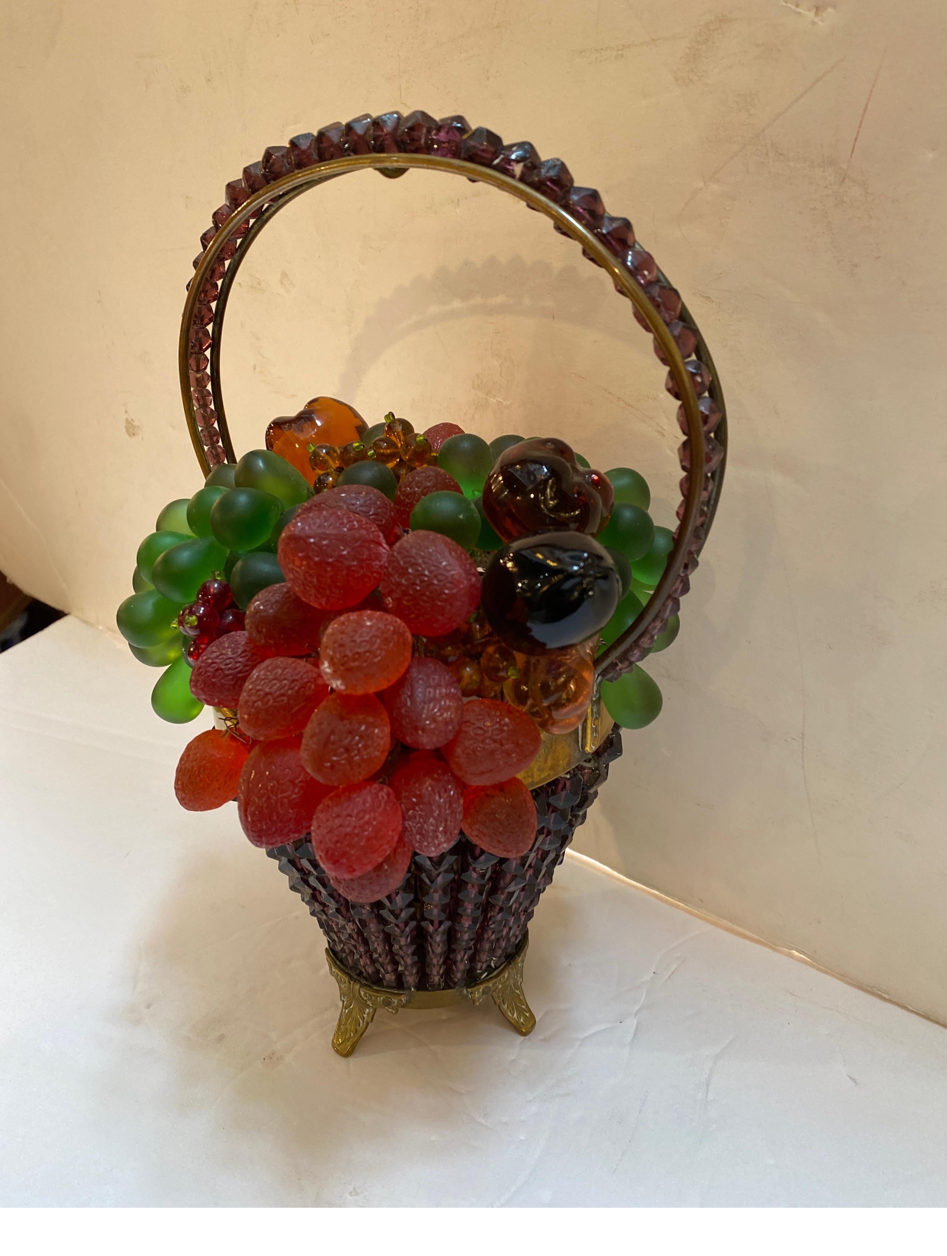 Laiton Lampe en forme de panier à fruits en verre tchèque perlé du début du 20e siècle en vente