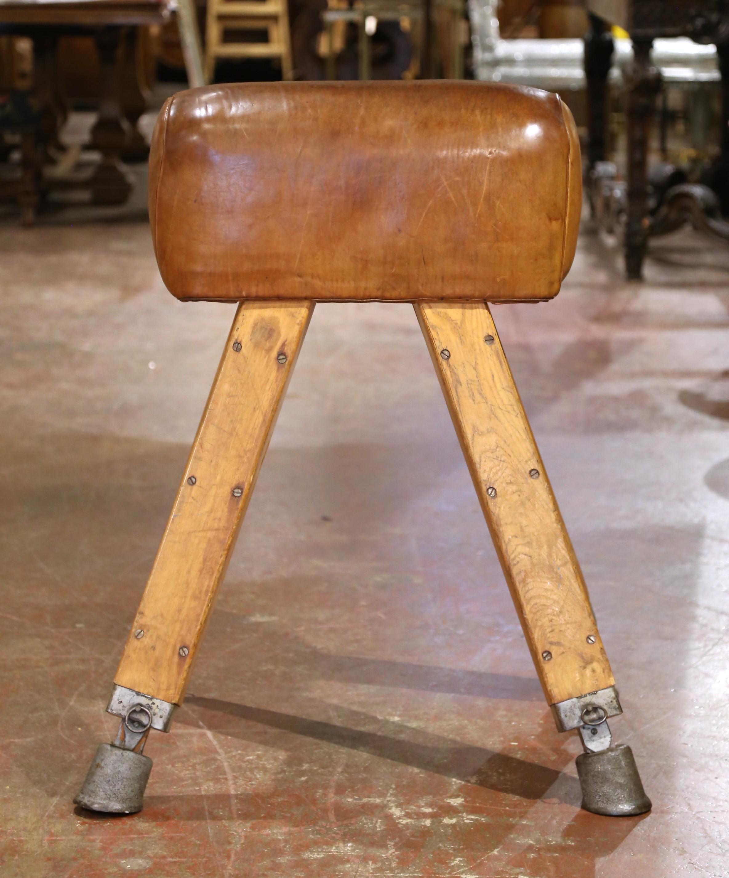 Banco para caballo de pomo checo de principios del siglo XX con cuero original patinado Rústico en venta
