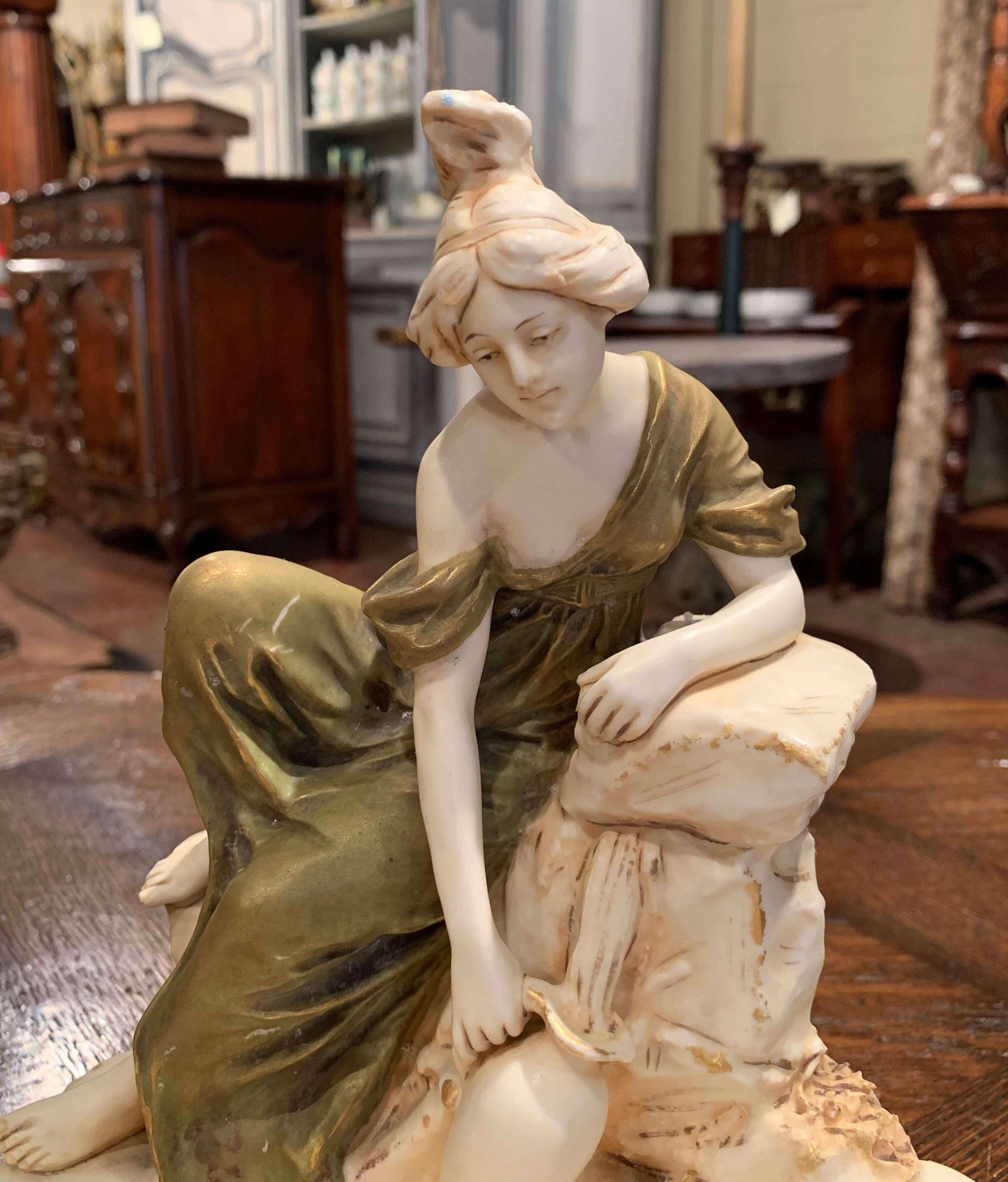 Escultura de mujer de porcelana tallada checa Royal Dux de principios del siglo XX Checo en venta