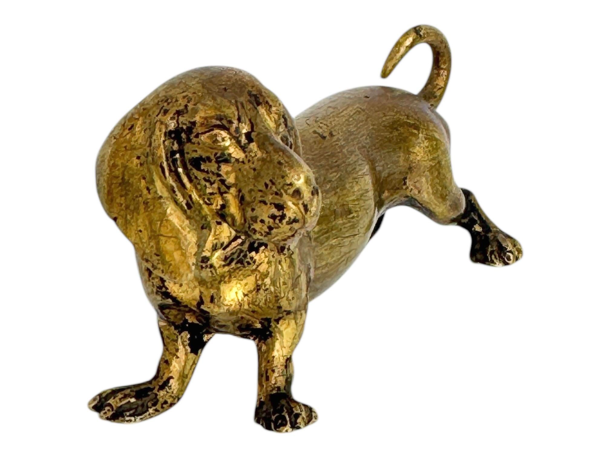 Figurine classique en bronze de Vienne du début des années 1900. Ce bronze est probablement indispensable si vous êtes un collectionneur de bronzes de Vienne ou d'objets en teckel. Trouvé dans une vente de succession à Vienne, en Autriche. Il ne