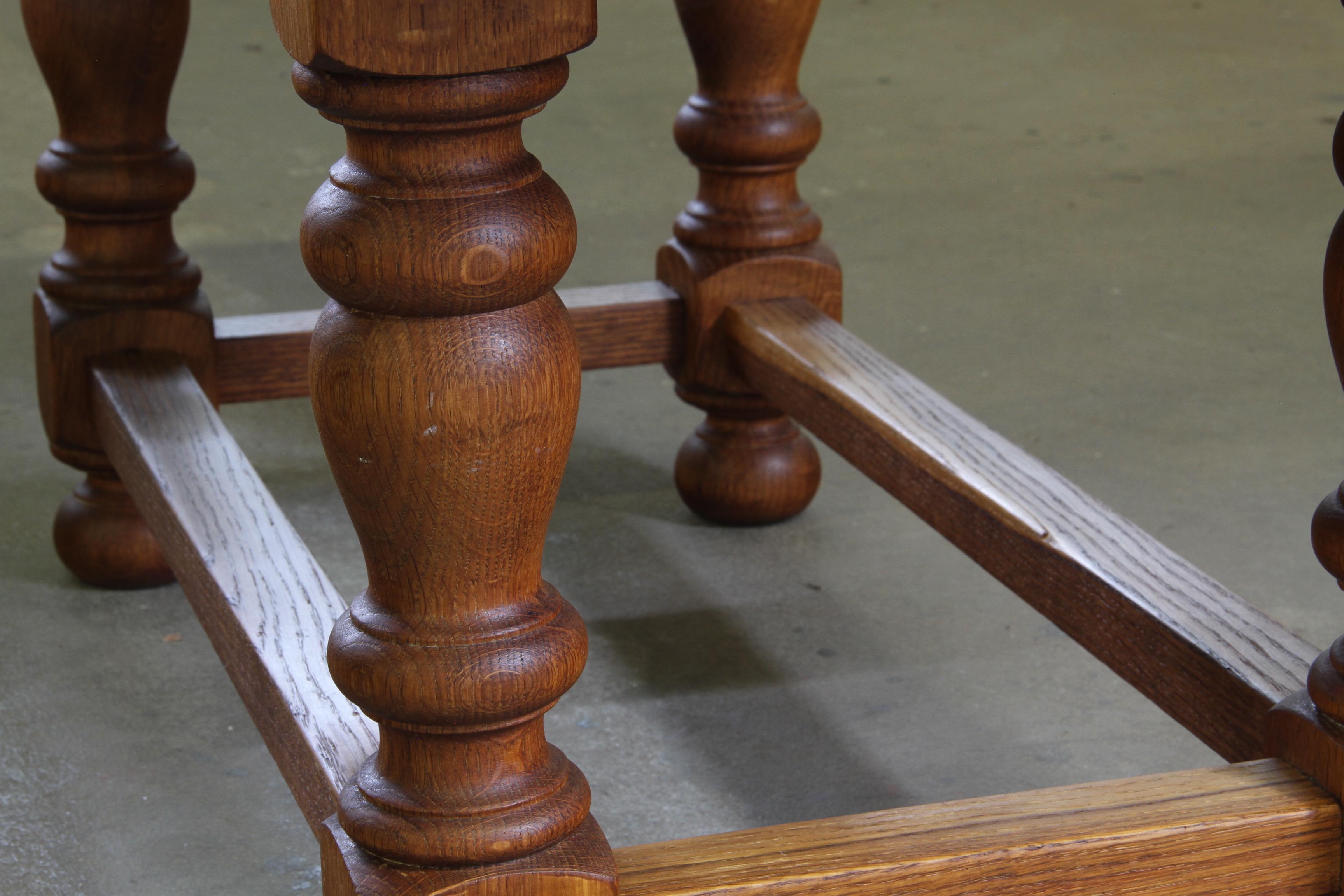 Anfang des 20. Jahrhunderts Dänischer Barock Couchtisch Eiche massiv im Angebot 6