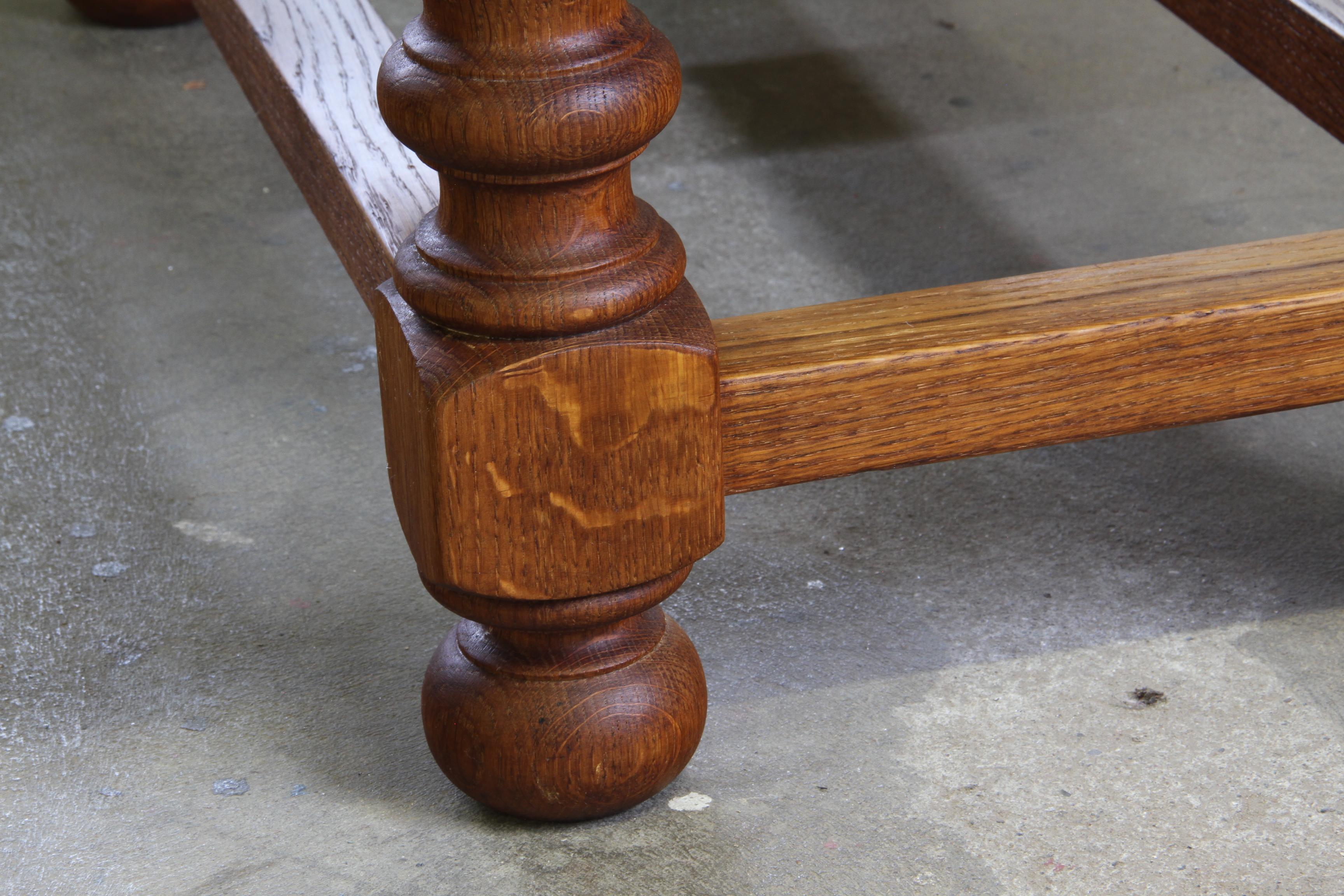 Anfang des 20. Jahrhunderts Dänischer Barock Couchtisch Eiche massiv im Angebot 7