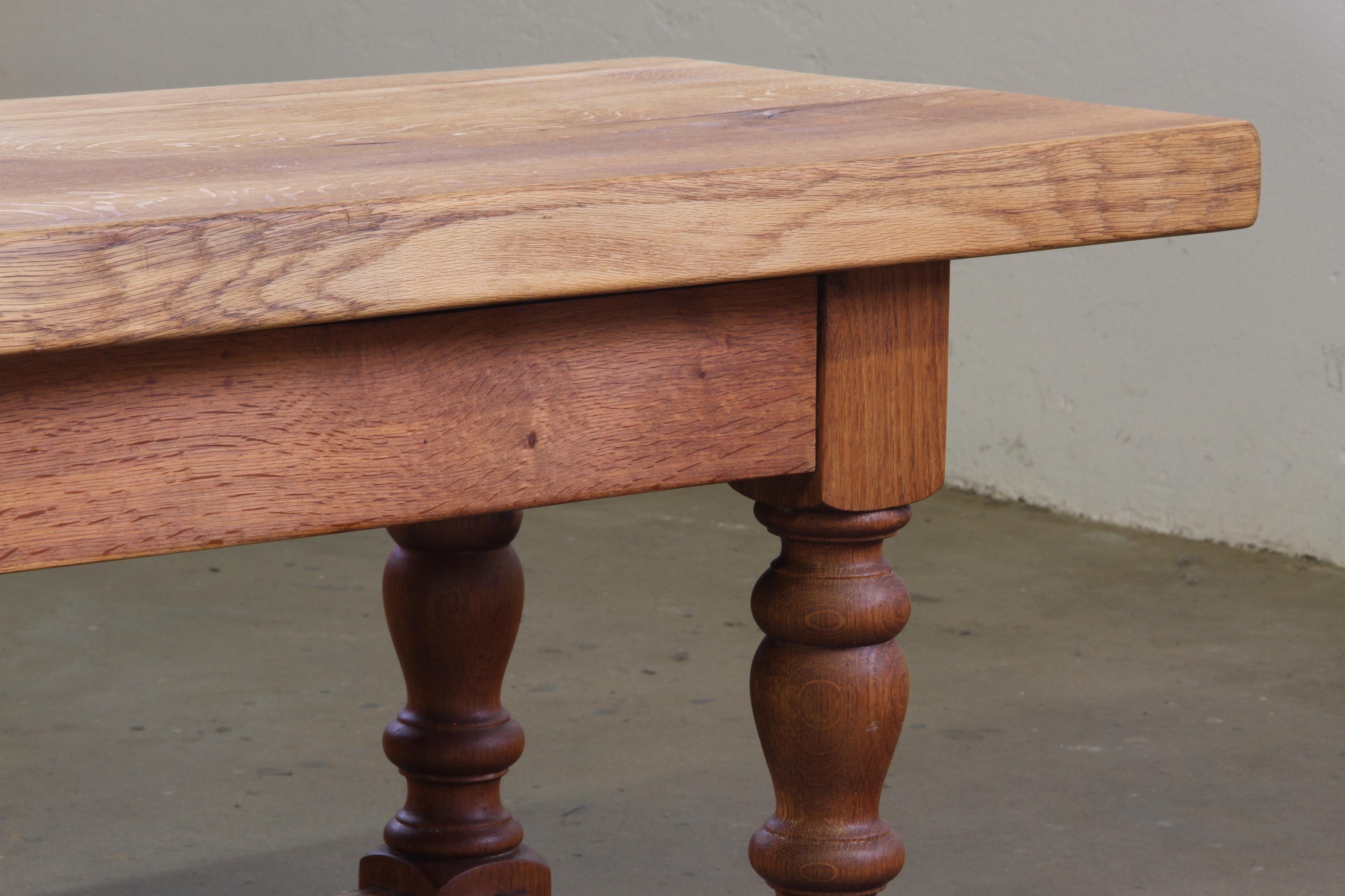 Anfang des 20. Jahrhunderts Dänischer Barock Couchtisch Eiche massiv im Angebot 1