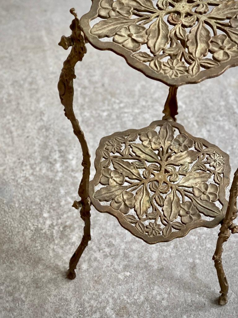 Danischer Sockel des frühen 20. Jahrhunderts aus Bronzeguss mit botanischen Dekorelementen. im Angebot 2