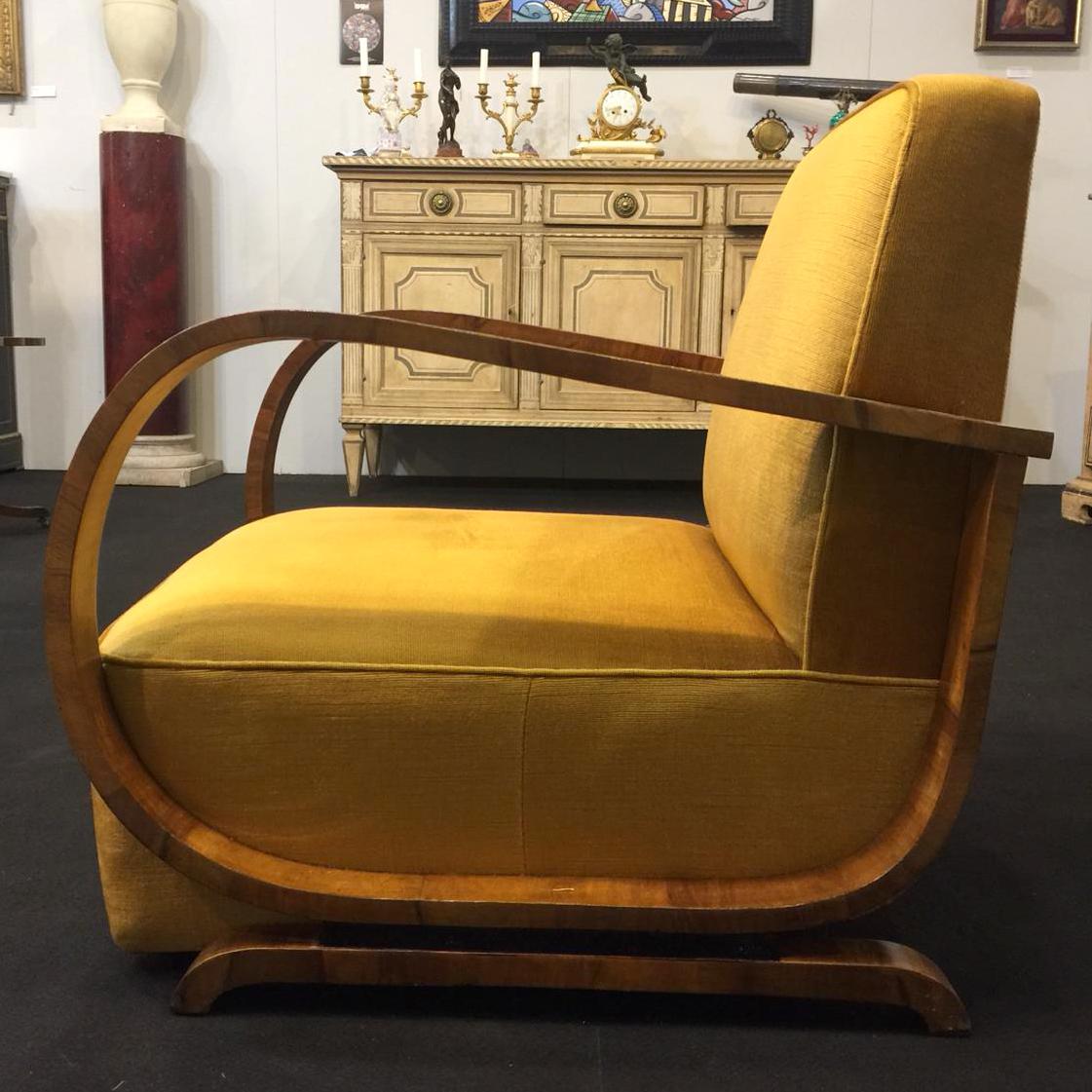 A pair of Decò armchair. The arms veneered walnut wood and finishes are made ebony wood. 
Seats are materials filling springs, 1930.