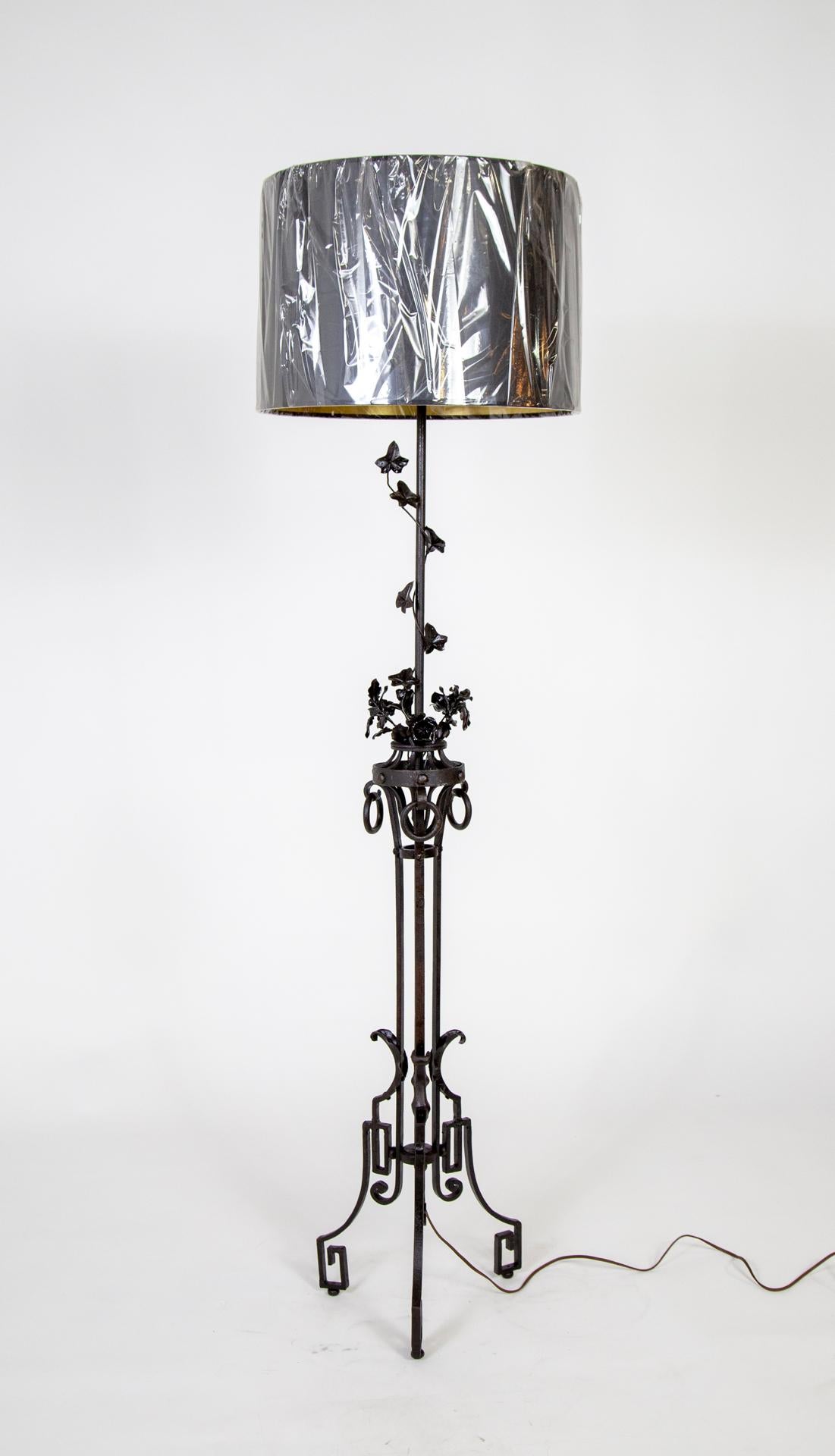 Early 20th Cent. Black Wrought Iron Ivy Art Deco Floor Lamp For Sale 3