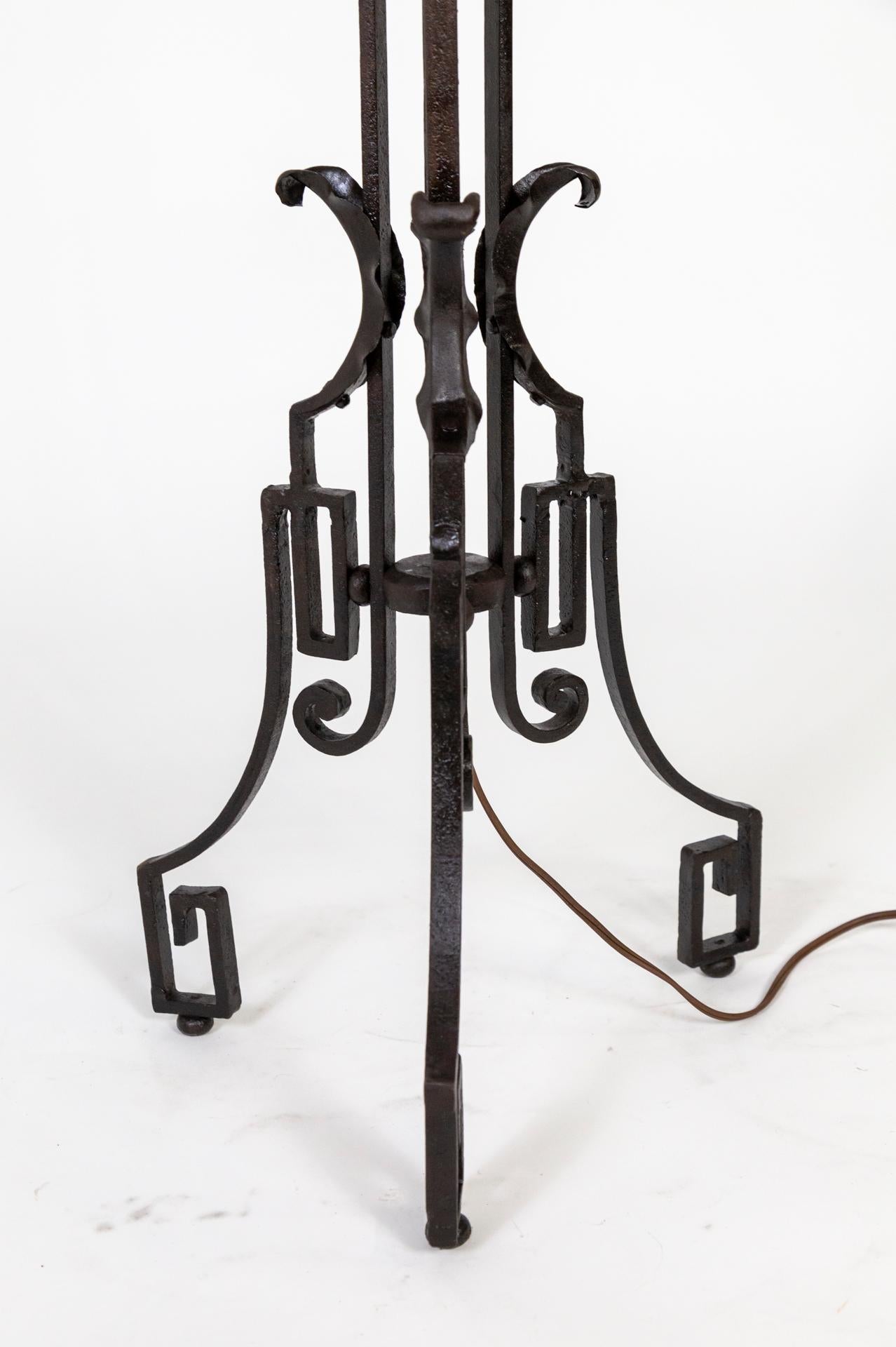 Early 20th Cent. Black Wrought Iron Ivy Art Deco Floor Lamp In Good Condition For Sale In San Francisco, CA