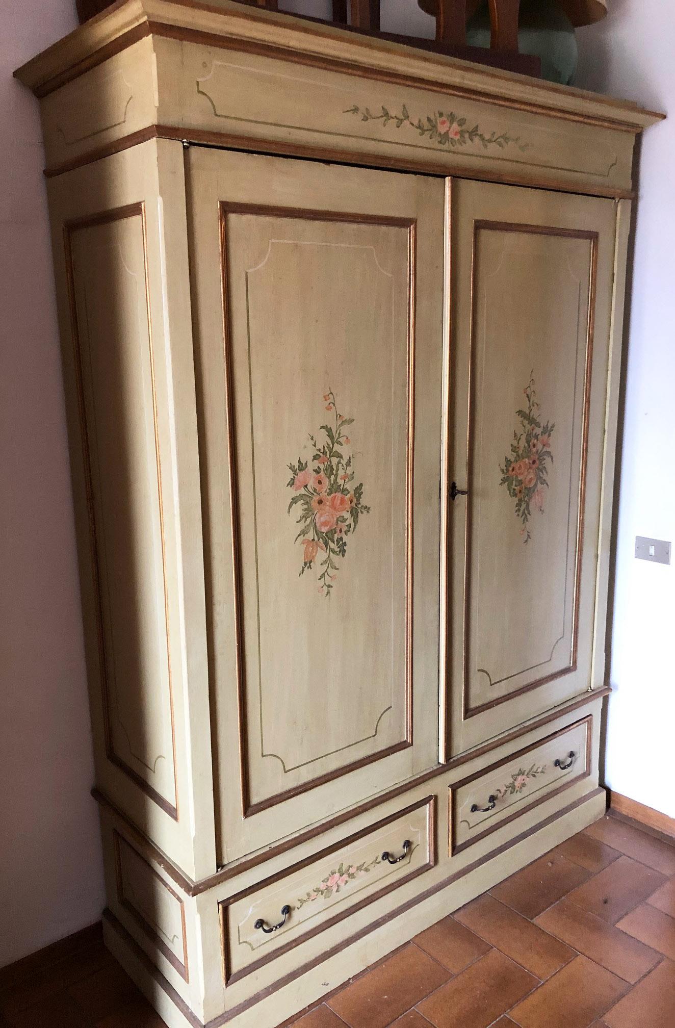 Fir wardrobe, original antique, completely disassembled, painted and decorated by hand.
Original from the early 20th century in Tuscany.
Inside is a clothes rail, and a shelf at the bottom.
Two very large drawers on the outside
The measure in cm