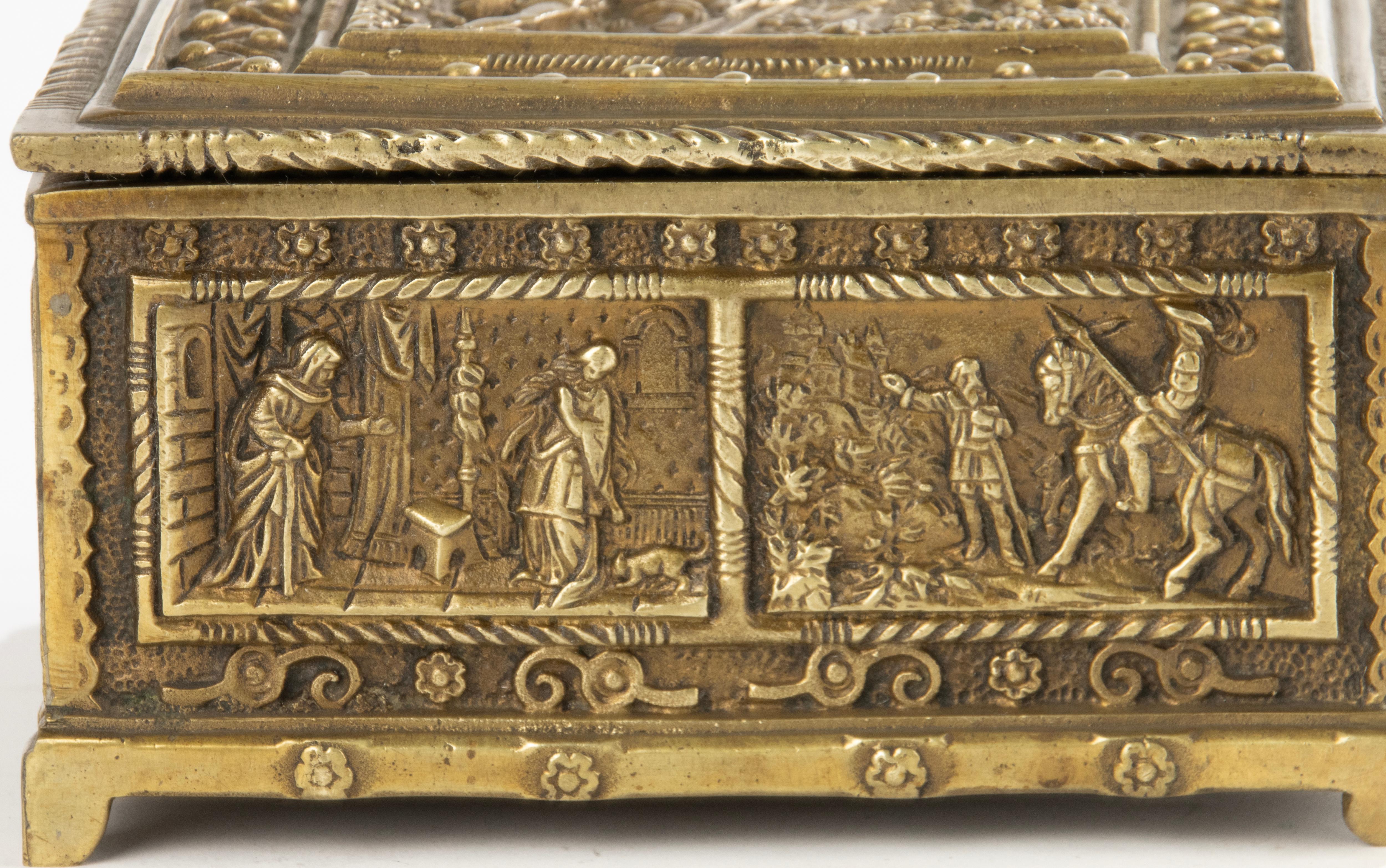 Early 20th Century Decorative Box - Brass - Gothic Tristan and Isolde Theme For Sale 7