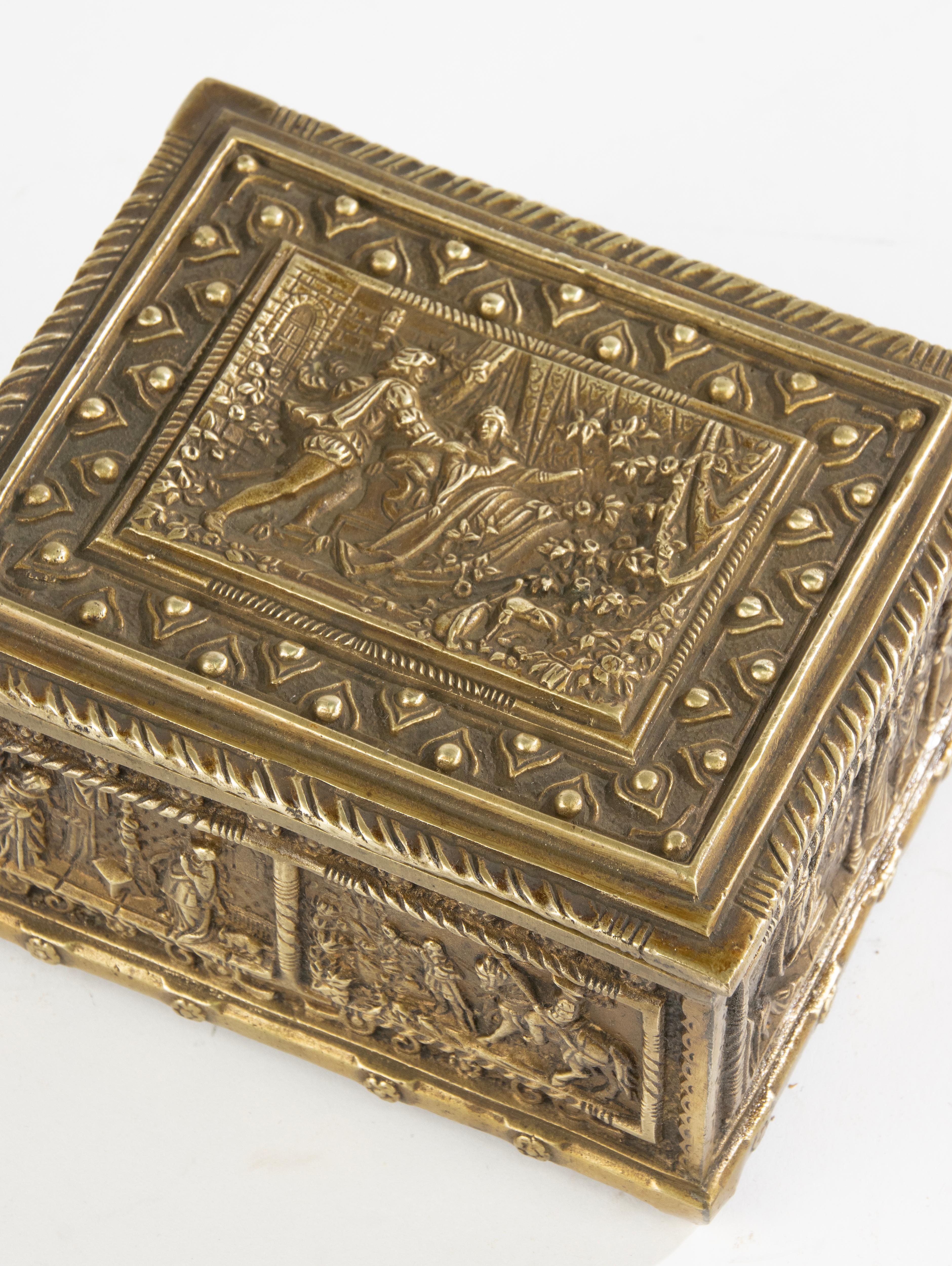 French Early 20th Century Decorative Box - Brass - Gothic Tristan and Isolde Theme For Sale