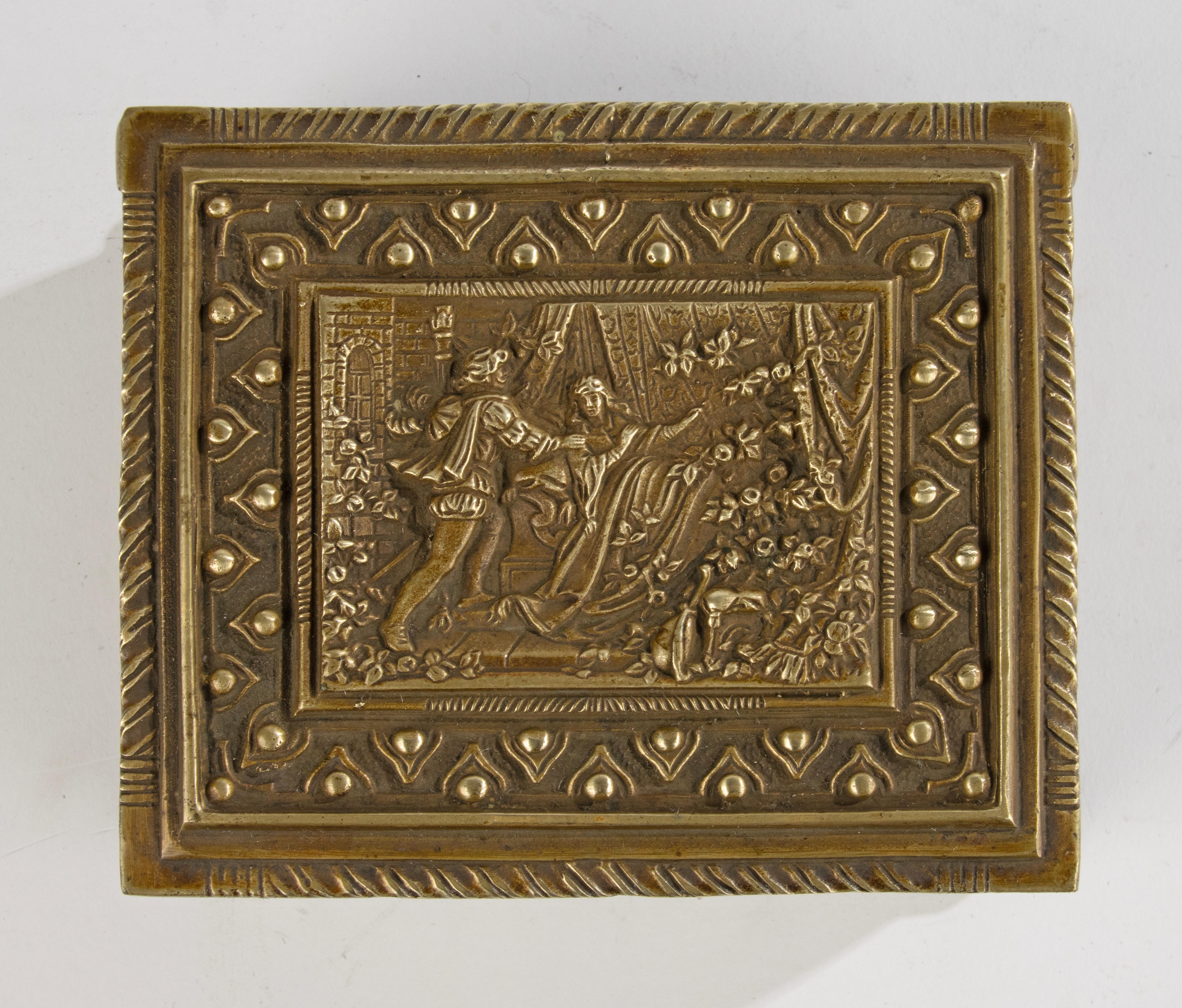 Early 20th Century Decorative Box - Brass - Gothic Tristan and Isolde Theme In Good Condition For Sale In Casteren, Noord-Brabant