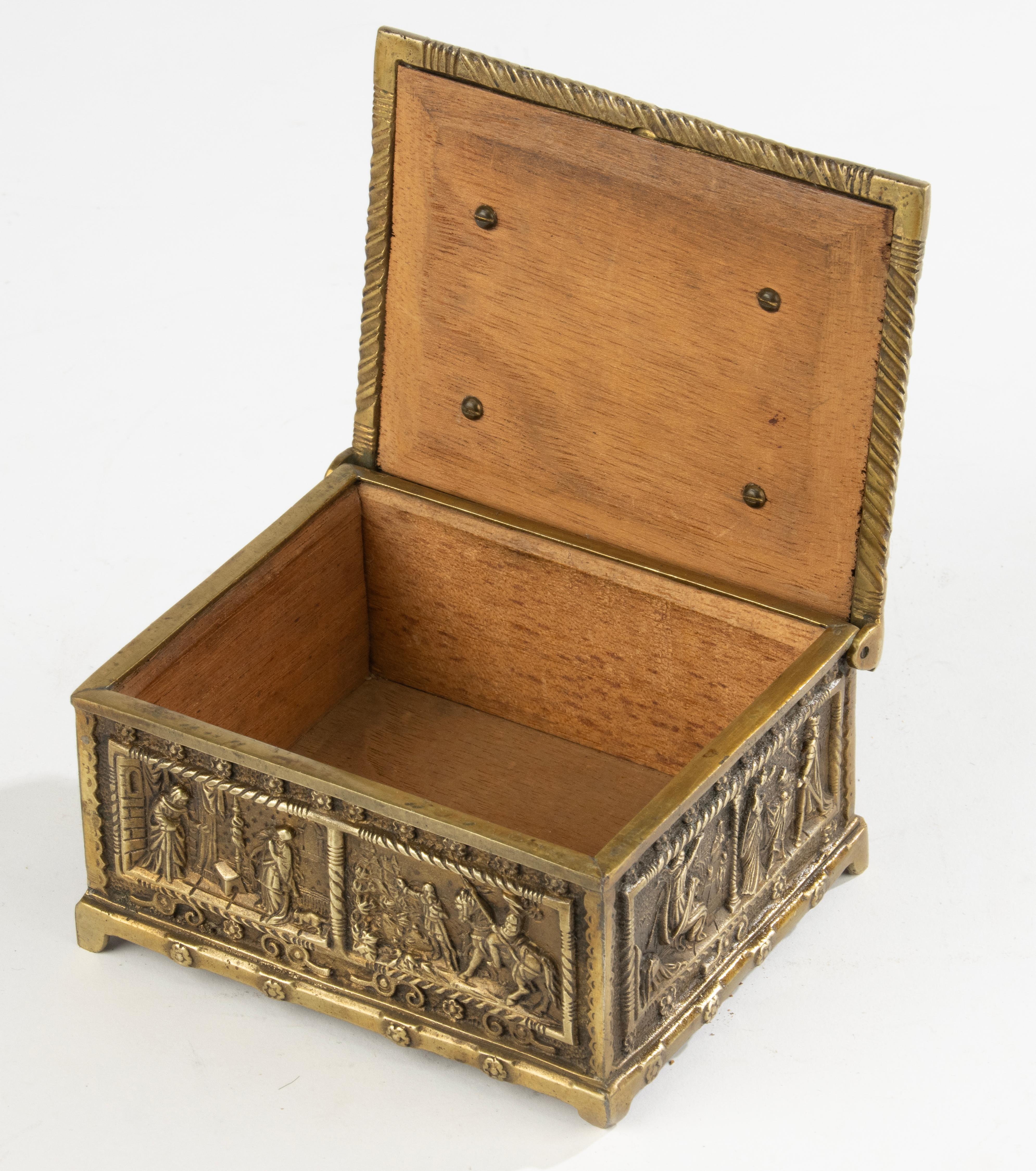 Early 20th Century Decorative Box - Brass - Gothic Tristan and Isolde Theme For Sale 1