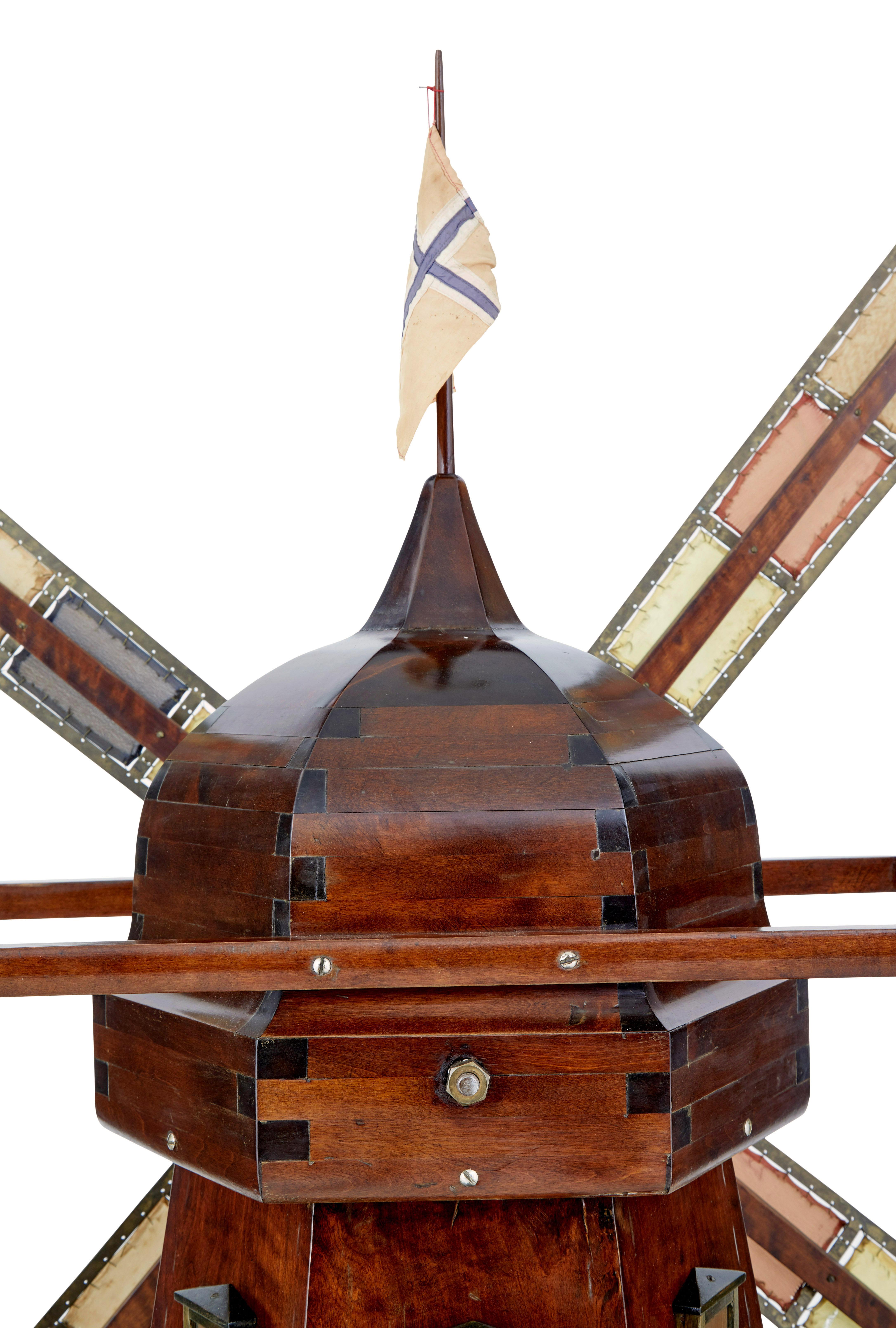 Dekorative holländische Windmühle aus dem frühen 20. (Geschnitzt) im Angebot