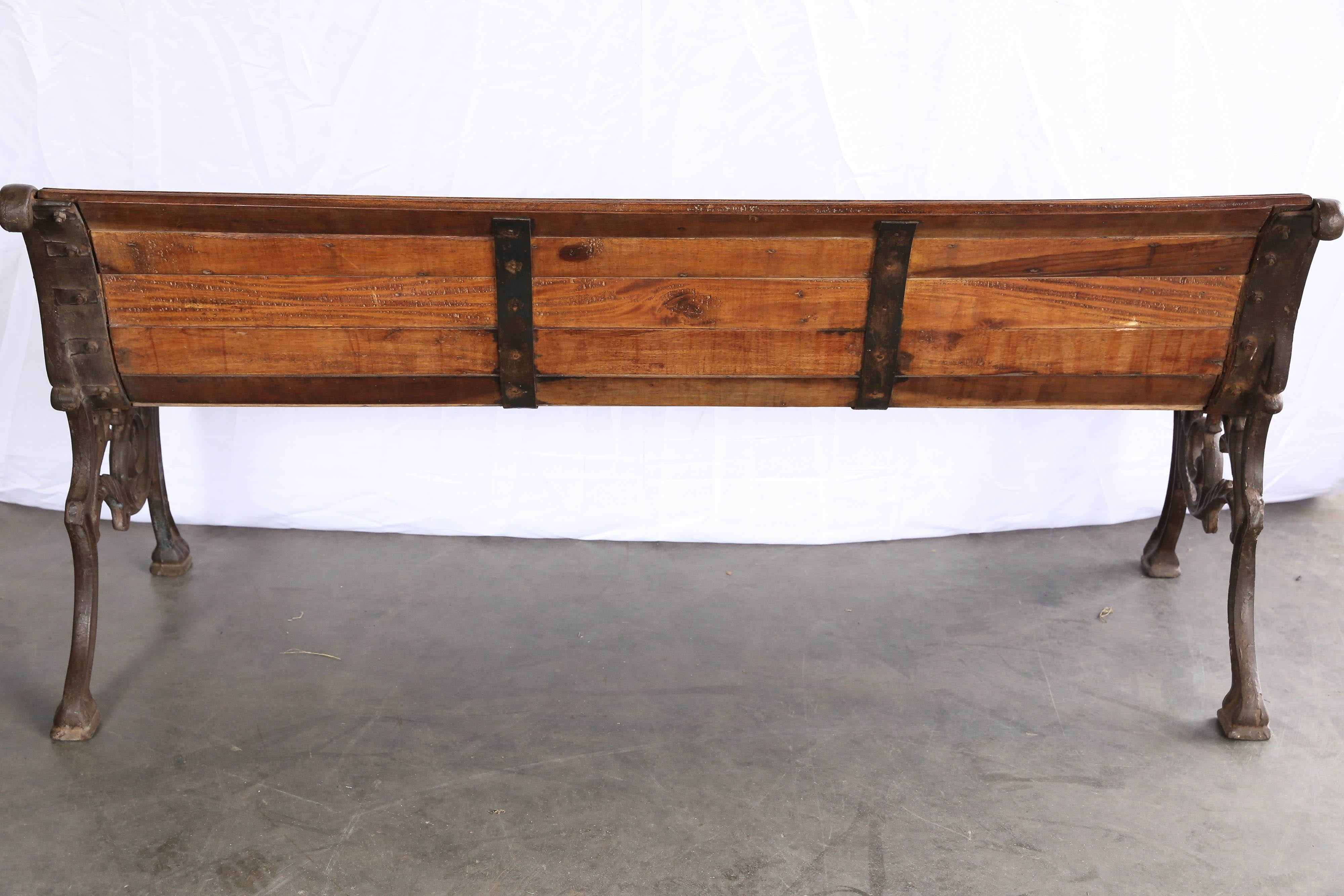 Early 20th Century Decorative Hand Cast Iron Park Bench with Contoured Seats In Good Condition In Houston, TX