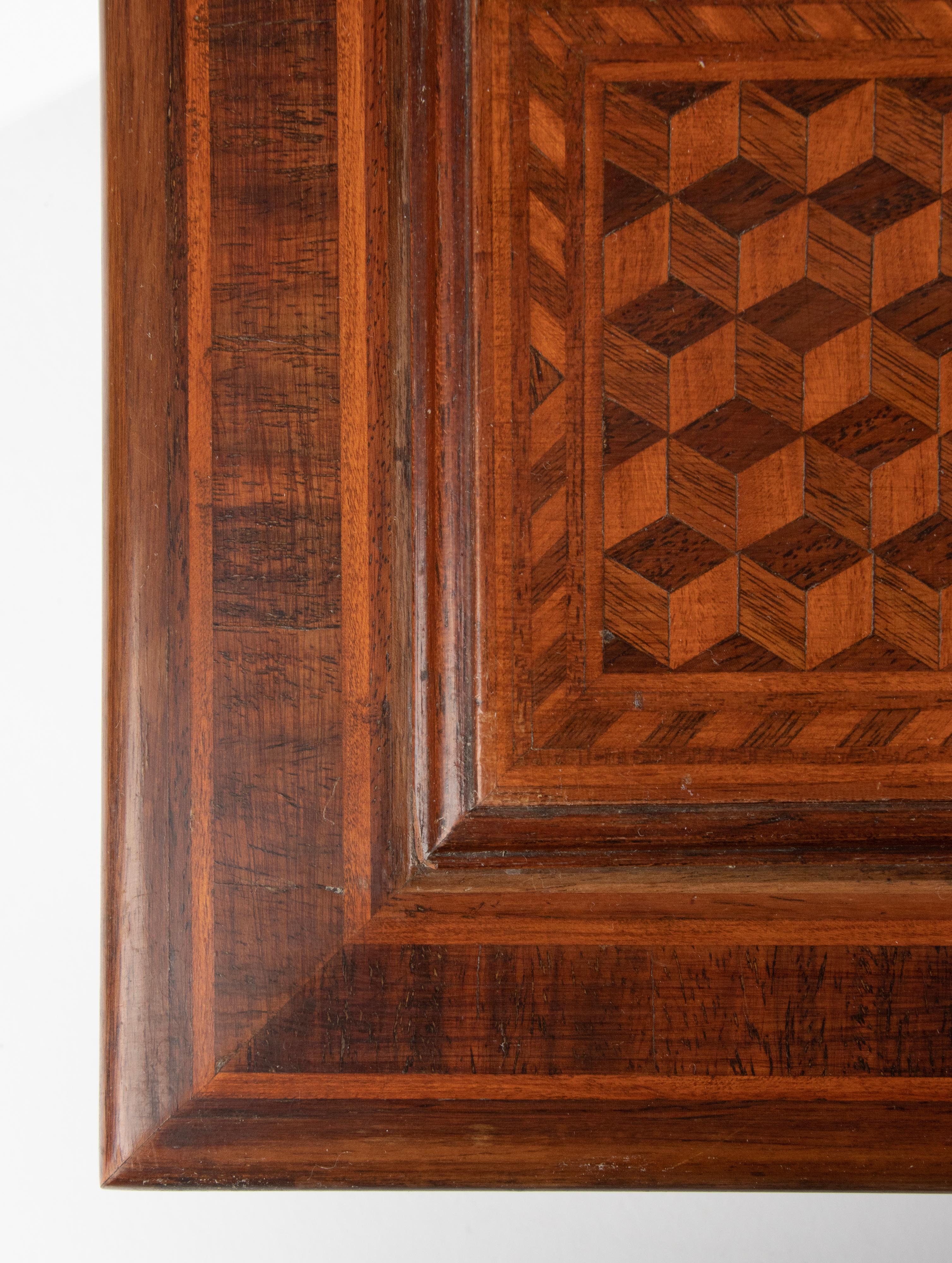 Early 20th Century Decorative Wooden Box Marquetry with Cubic Pattern 3