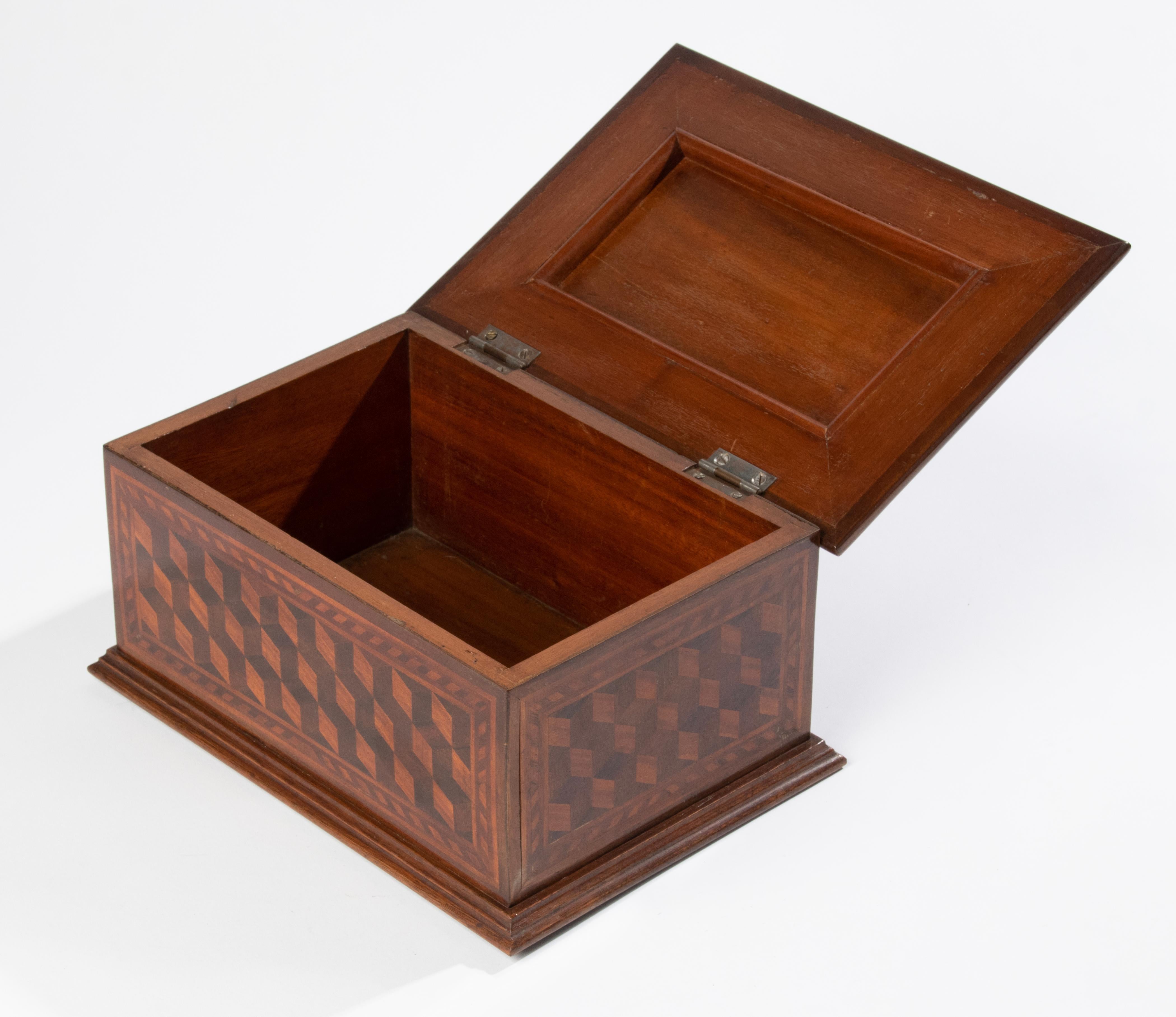 Belle Époque Early 20th Century Decorative Wooden Box Marquetry with Cubic Pattern