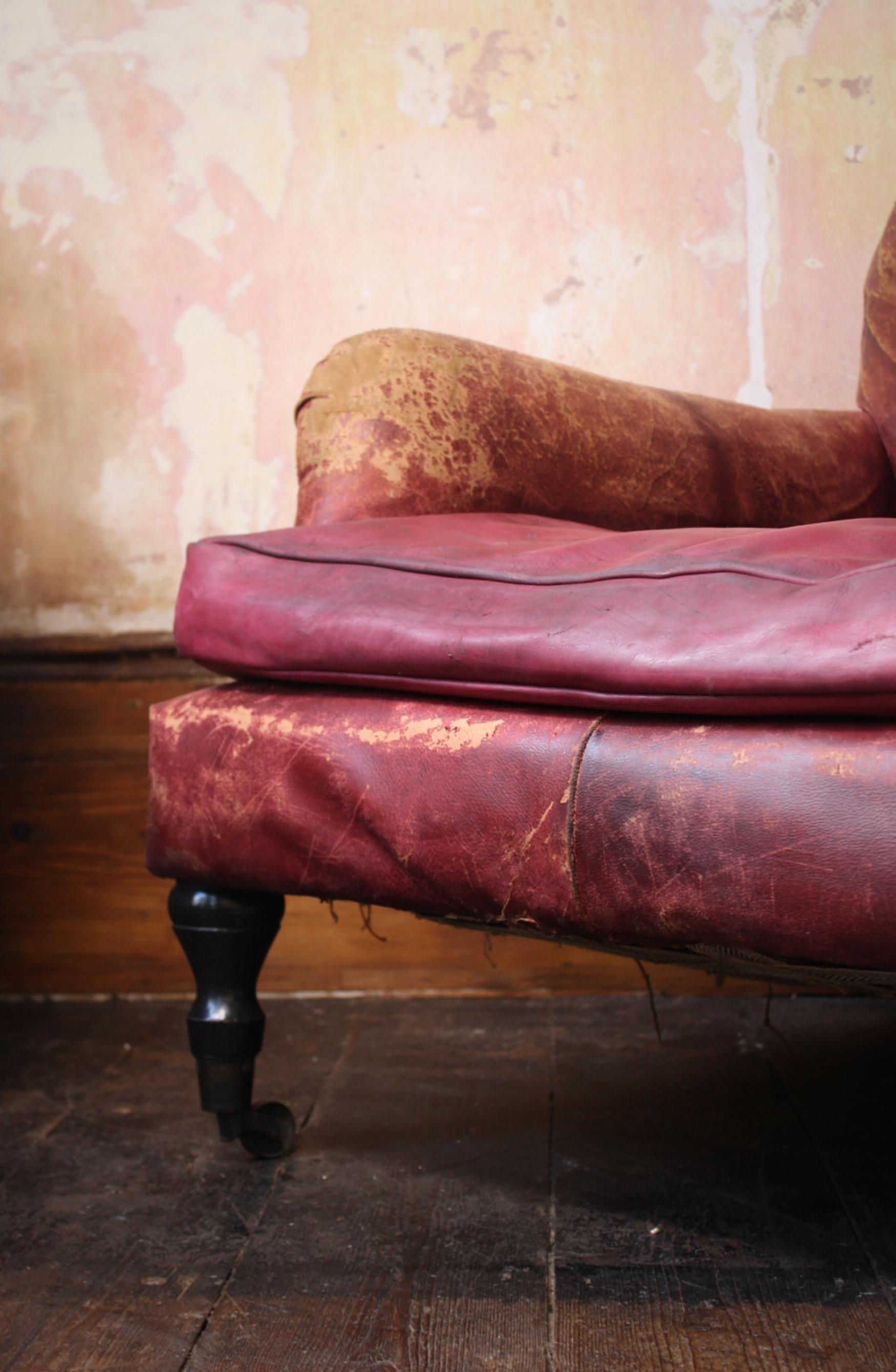 Early 20th Century Deep Seated Howard & Son Style Red Leather Armchair In Good Condition In Lowestoft, GB