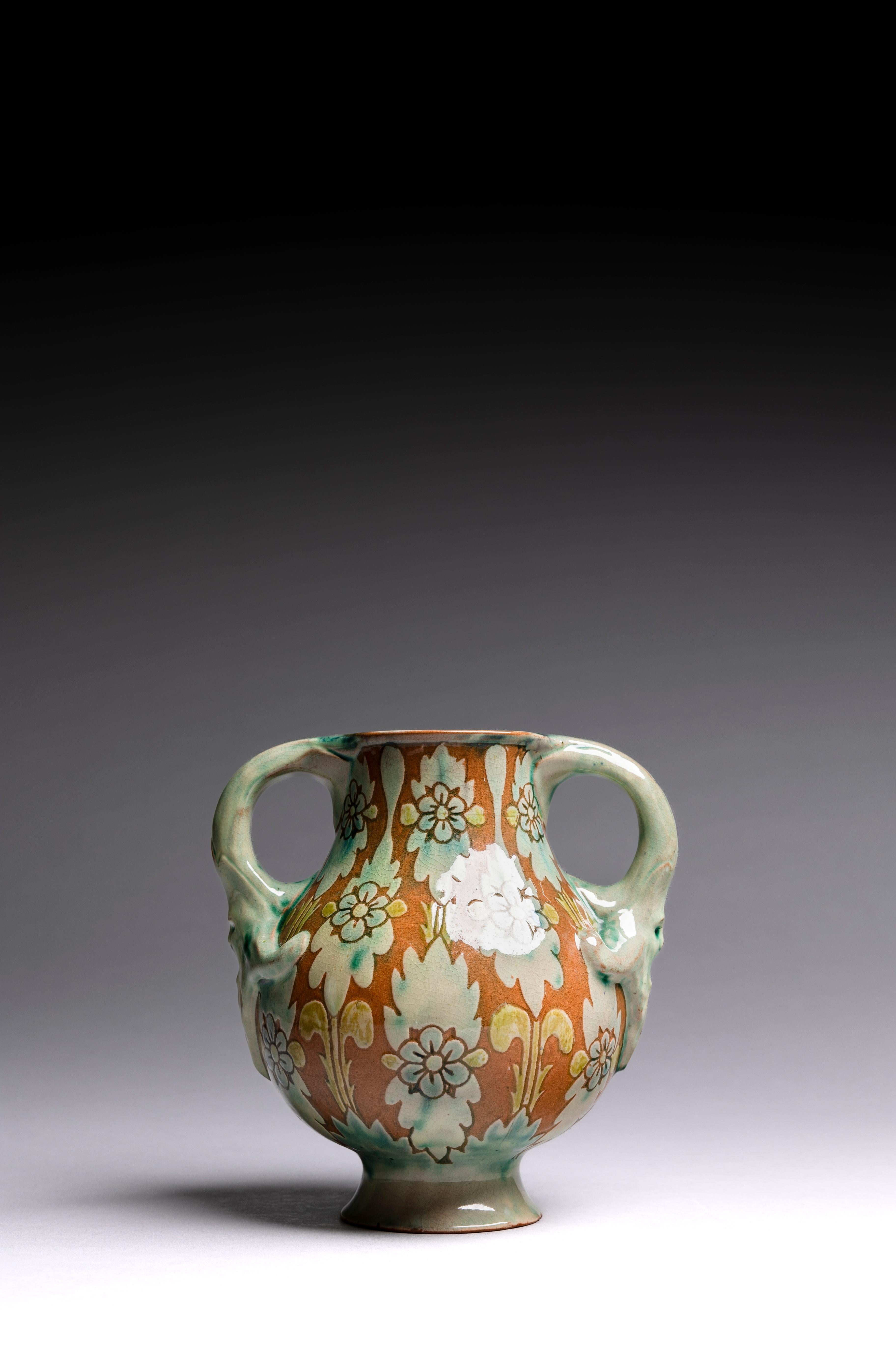 Inglese Vaso in ceramica Della Robbia Pottery dei primi del Novecento in vendita