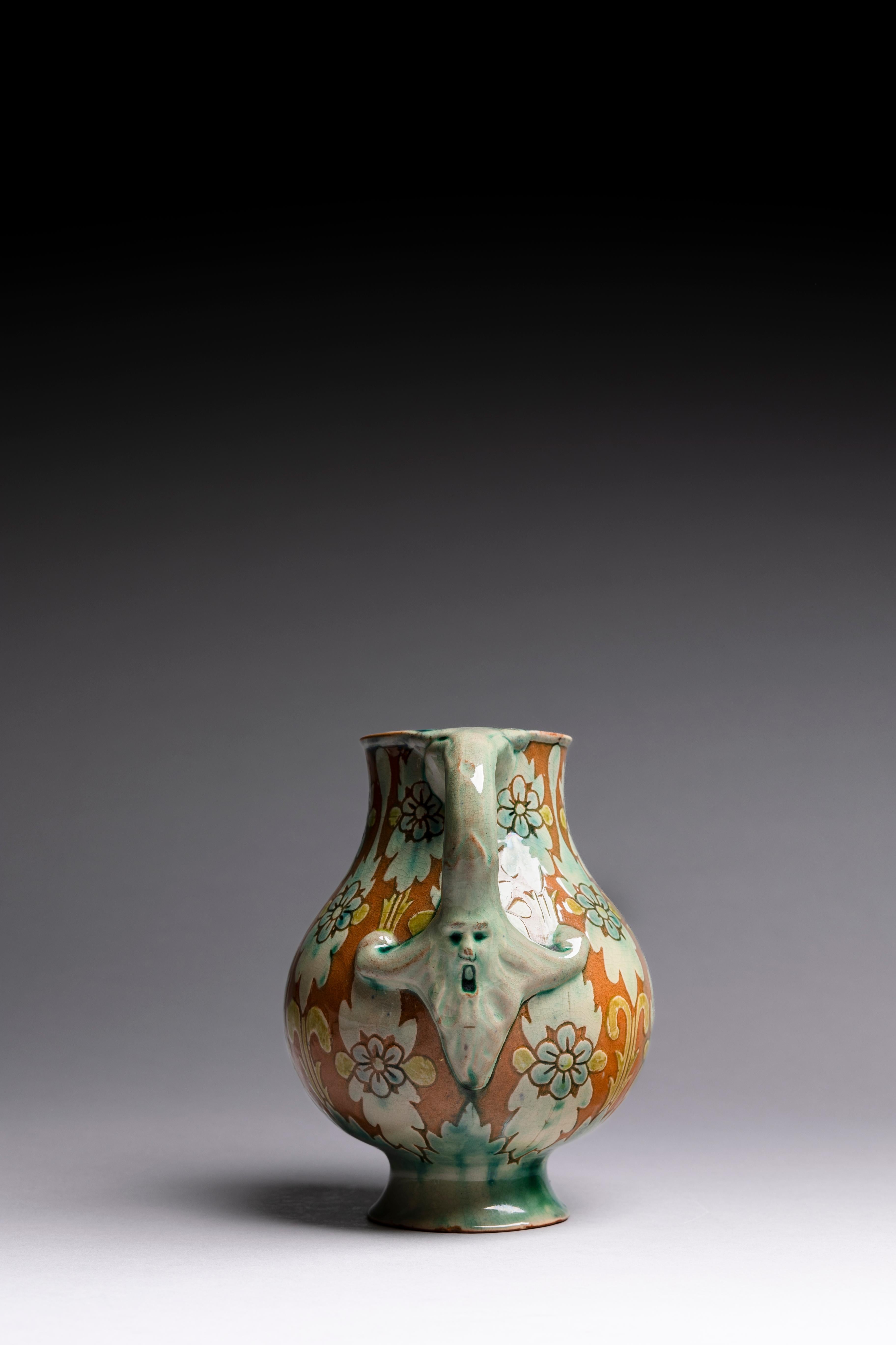 Dipinto a mano Vaso in ceramica Della Robbia Pottery dei primi del Novecento in vendita
