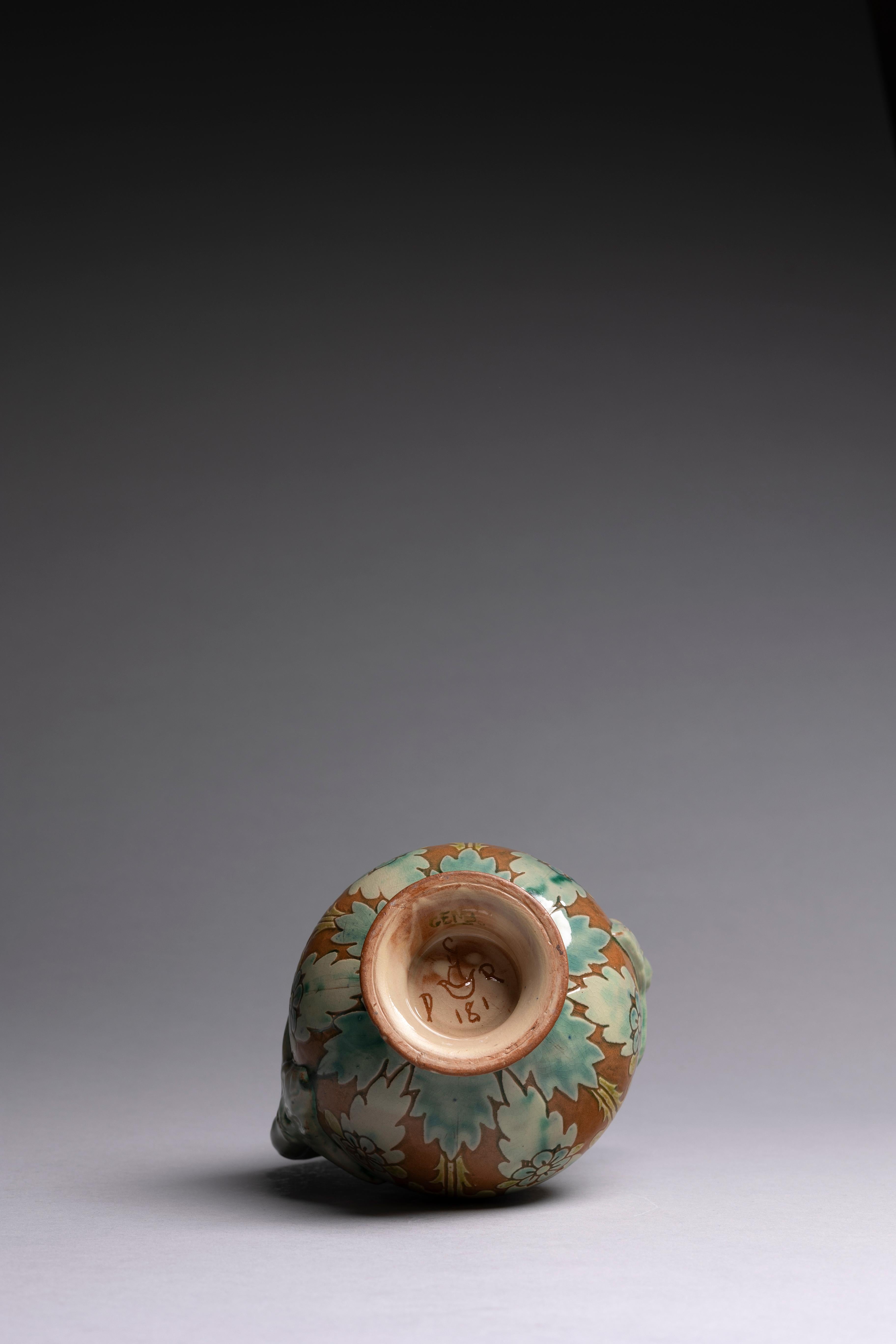 Inizio XX secolo Vaso in ceramica Della Robbia Pottery dei primi del Novecento in vendita
