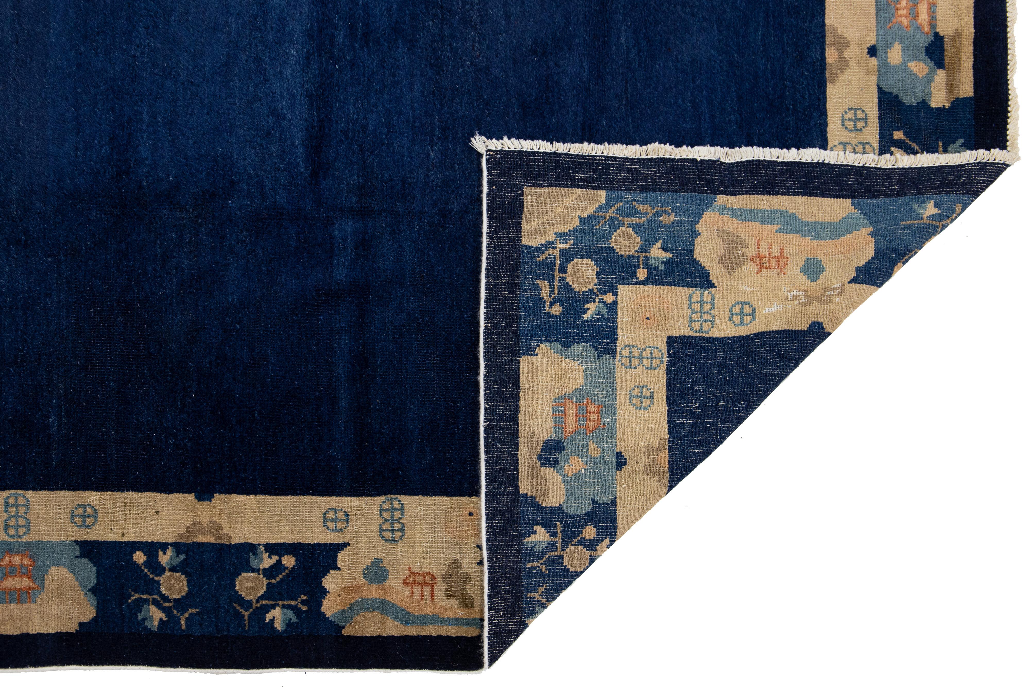 Cinese Tappeto antico in lana cinese di Pechino dei primi del Novecento, di design, blu navy in vendita