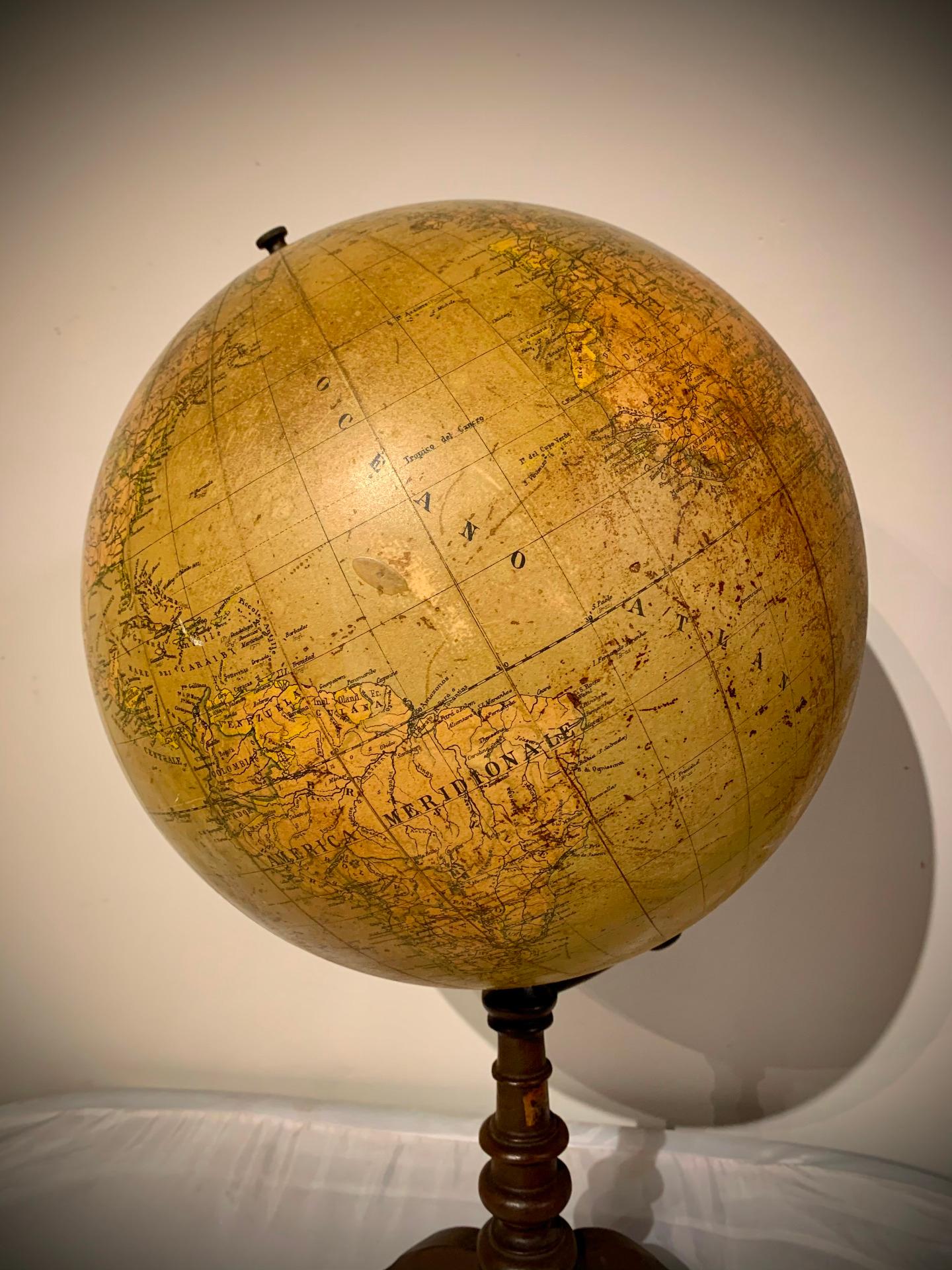 Beautiful physical and political terrestrial table globe on bronze base and plaster sphere with double rotary movement.
Designed by Prof. Guido Cora for G.B.Paravia Editori in the first half of the 1900s
MEASUREMENTS: Diameter 30 cm, height 56 cm