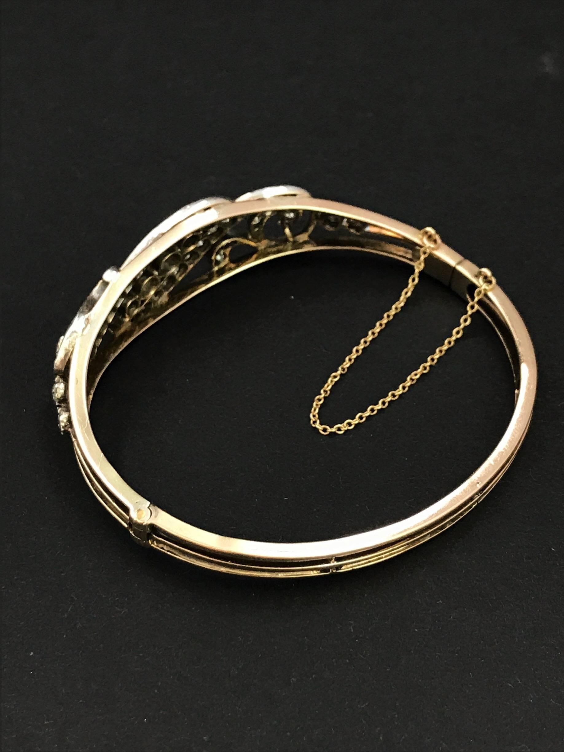 Gold Early 20th Century Diamond Hinged Bangle Bracelet  For Sale 1