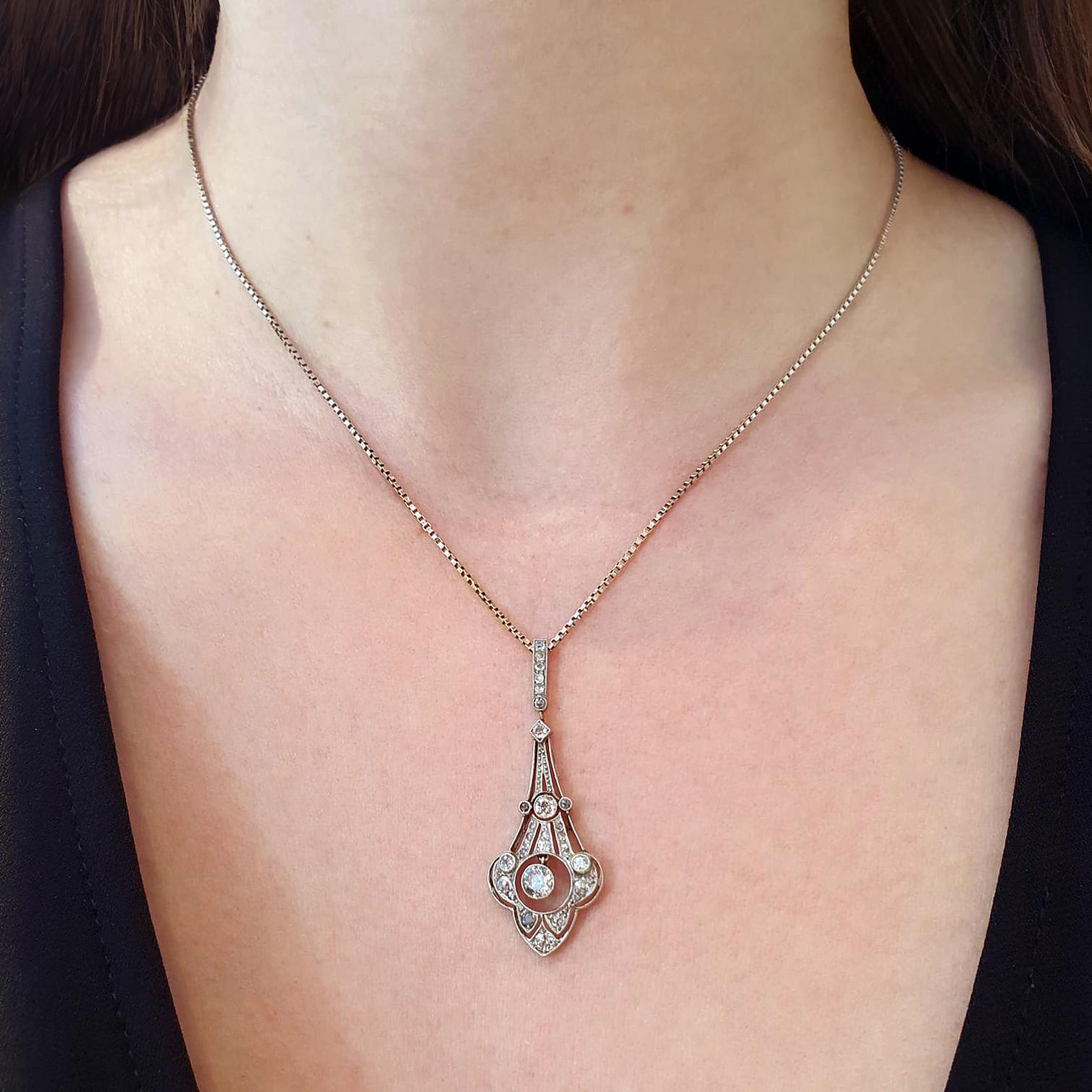 Collana a catena con ciondolo di diamanti dei primi del Novecento In condizioni buone in vendita a Geneva, CH