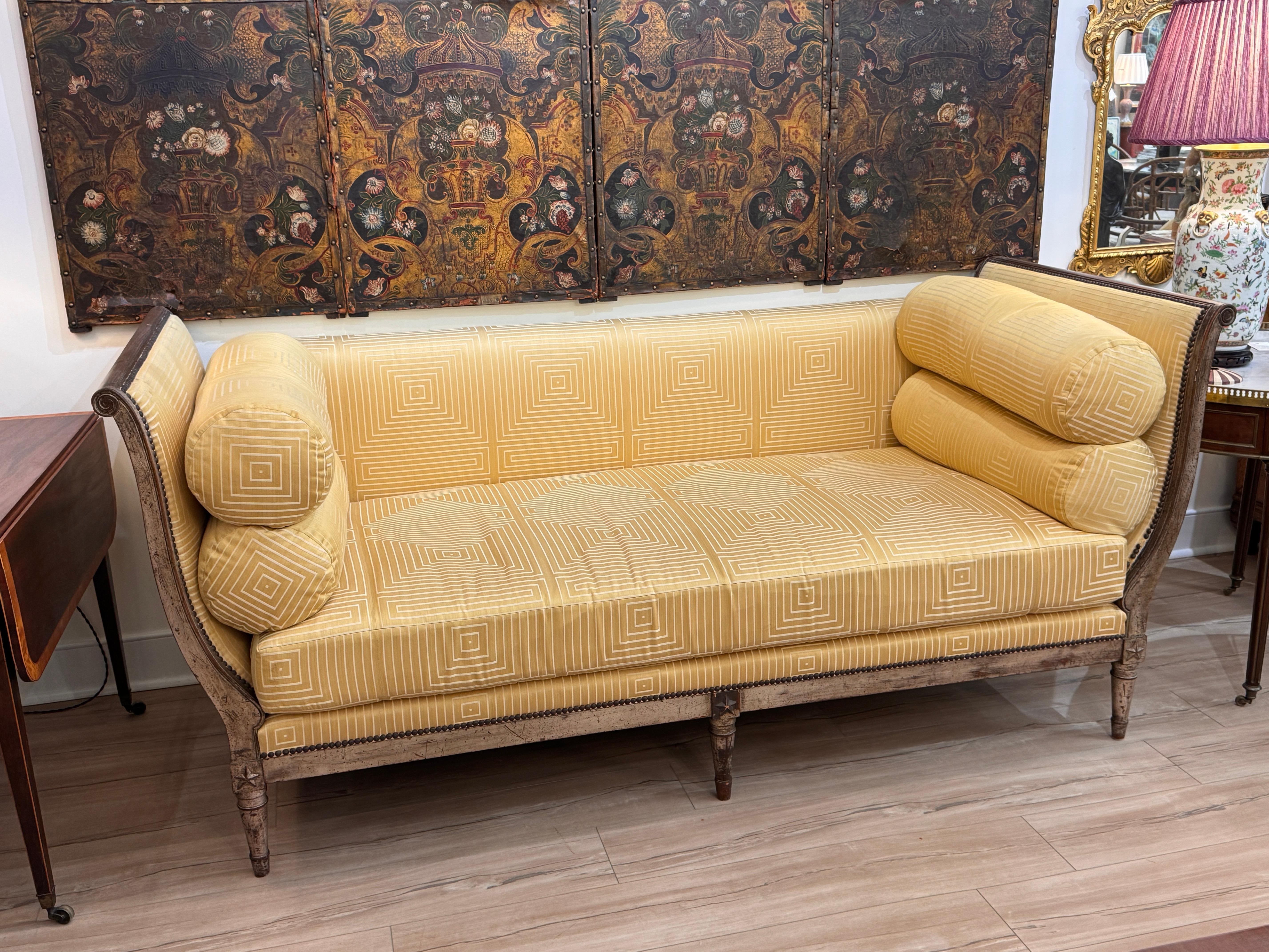 Lit de repos en bois doré argenté de style Directoire du début du 20e siècle en vente 5
