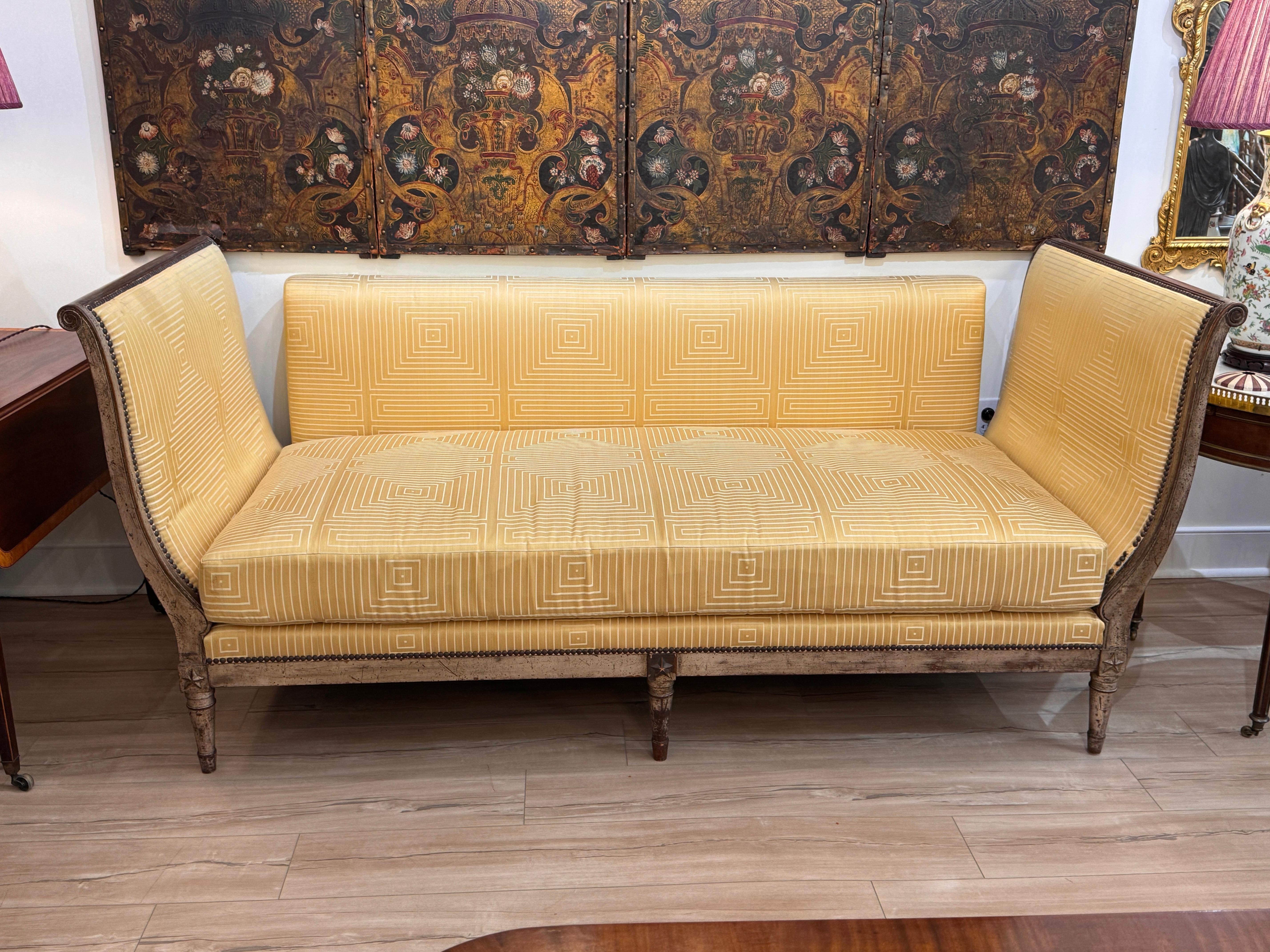 Lit de repos en bois doré argenté de style Directoire du début du 20e siècle en vente 7