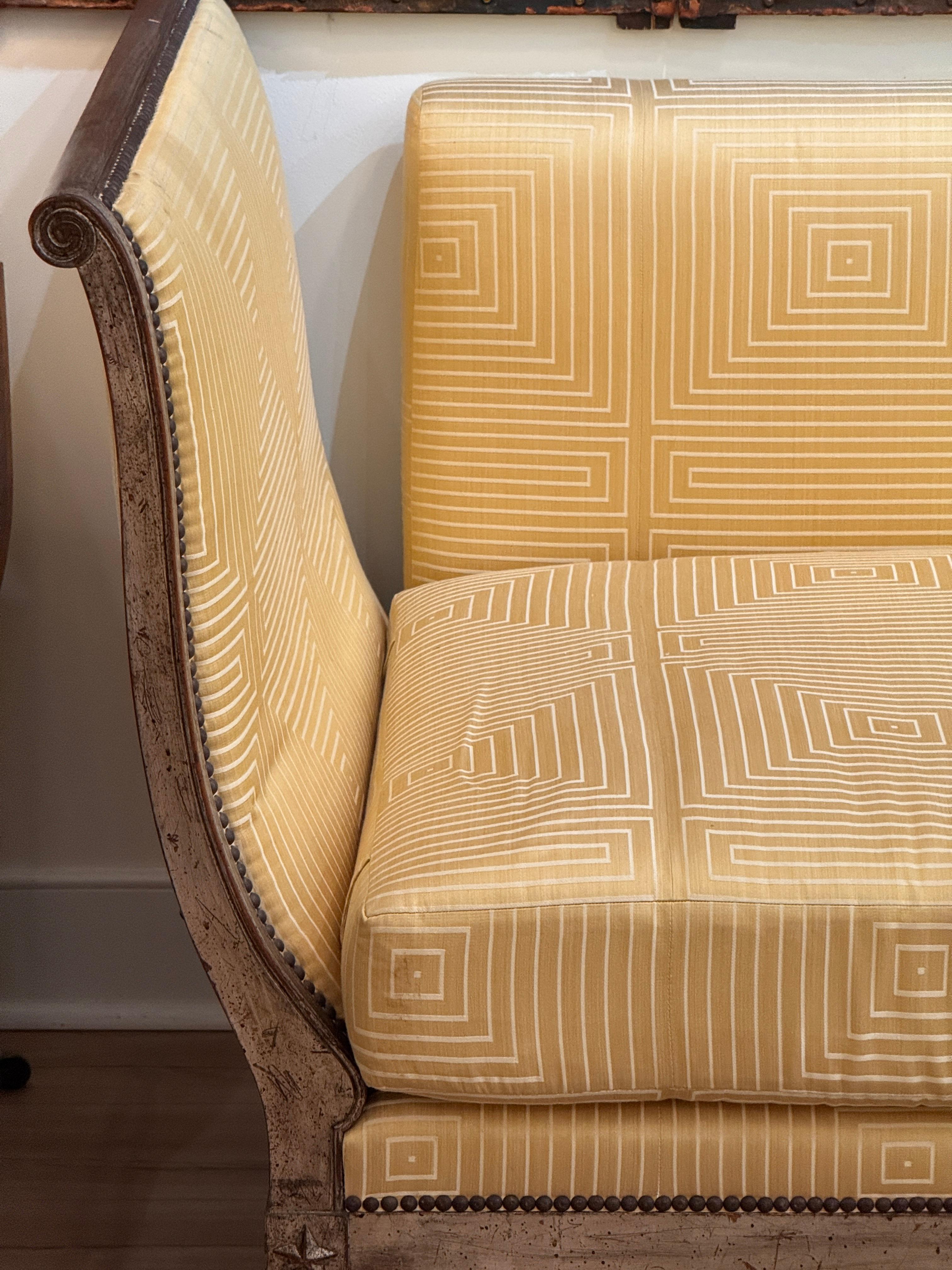 Lit de repos en bois doré argenté de style Directoire du début du 20e siècle en vente 8