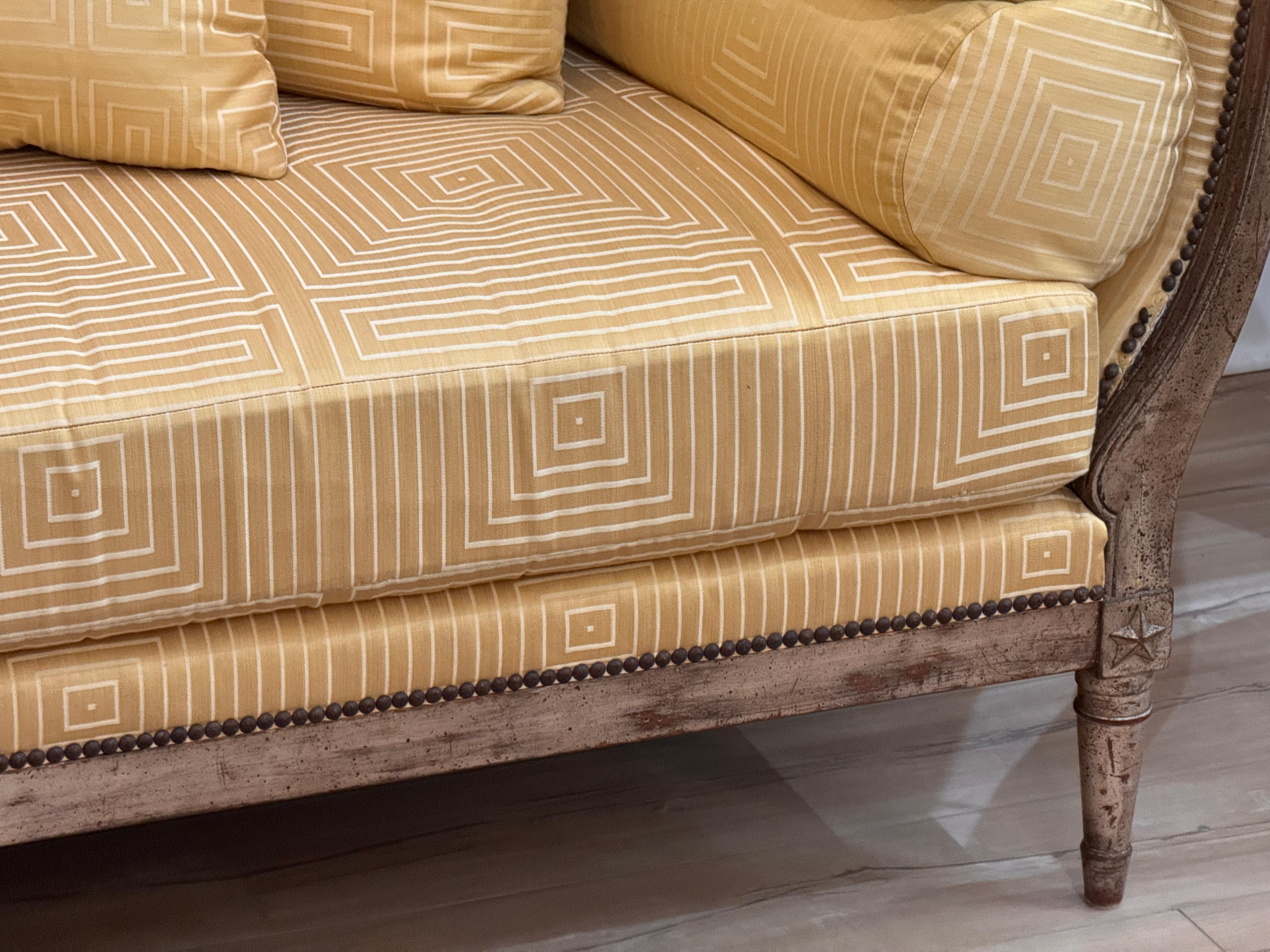 20ième siècle Lit de repos en bois doré argenté de style Directoire du début du 20e siècle en vente