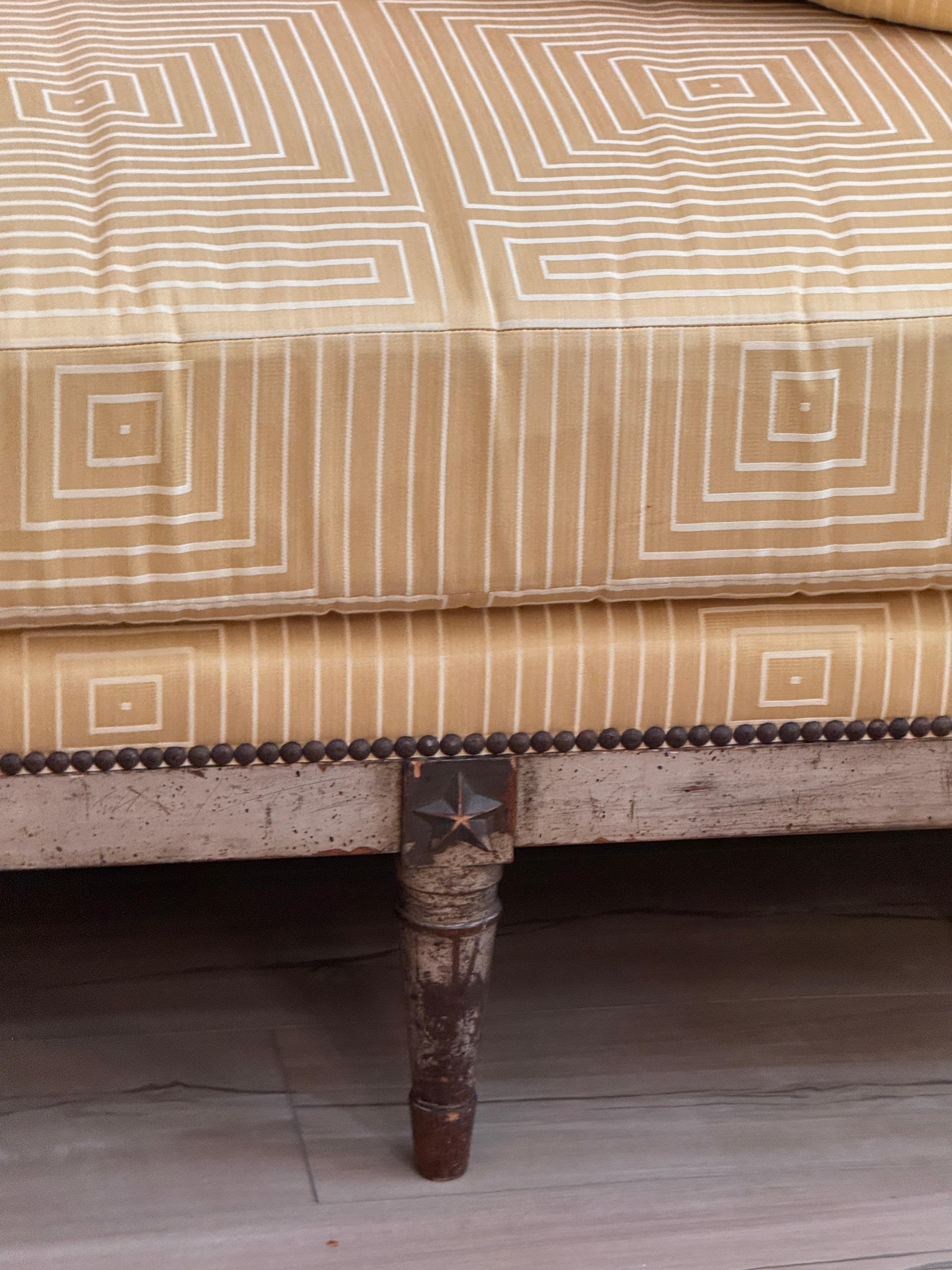 Lit de repos en bois doré argenté de style Directoire du début du 20e siècle en vente 2