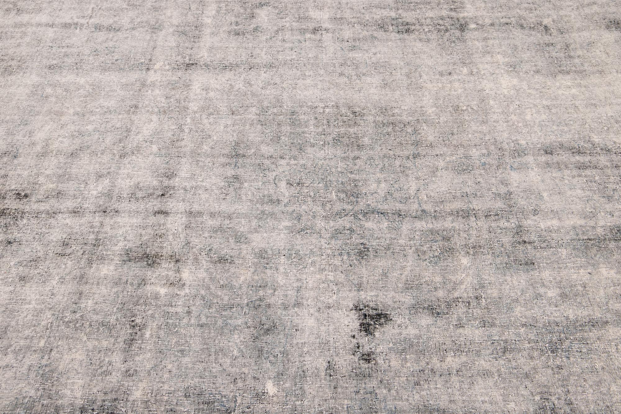 Tapis persan ancien en laine Kerman en mauvais état du début du XXe siècle en vente 5