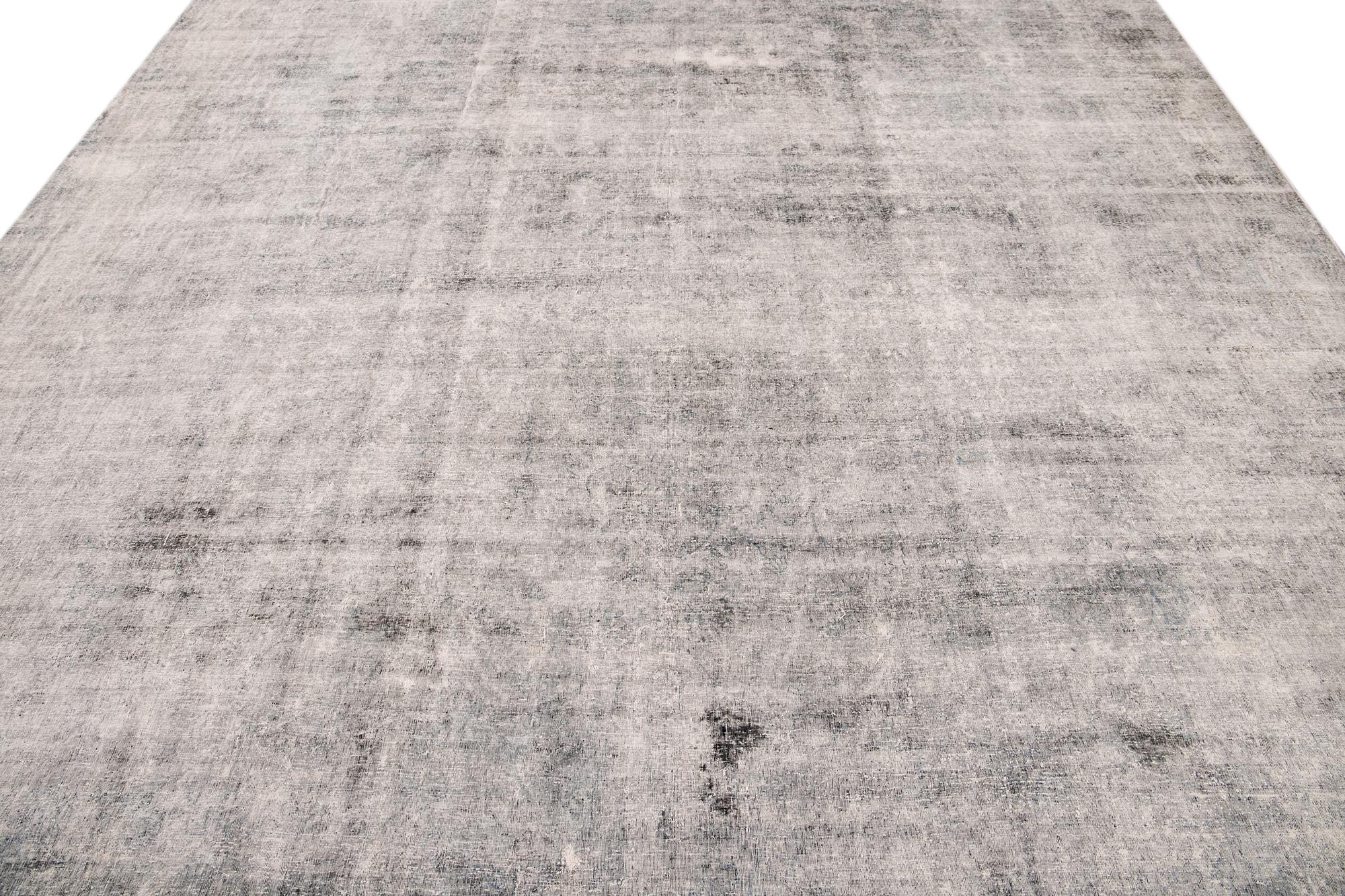 Tapis persan ancien en laine Kerman en mauvais état du début du XXe siècle en vente 8