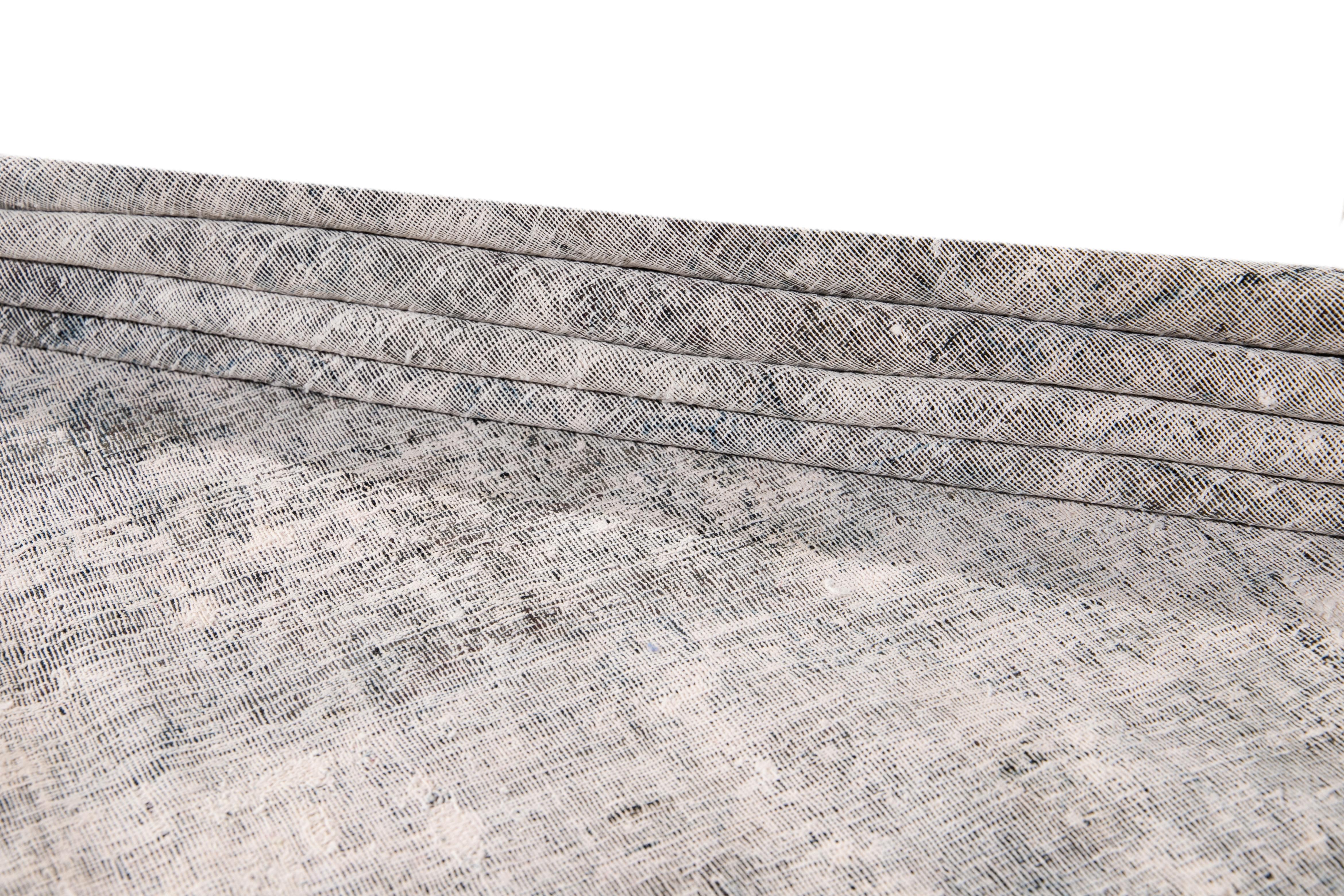 Tapis persan ancien en laine Kerman en mauvais état du début du XXe siècle Bon état - En vente à Norwalk, CT