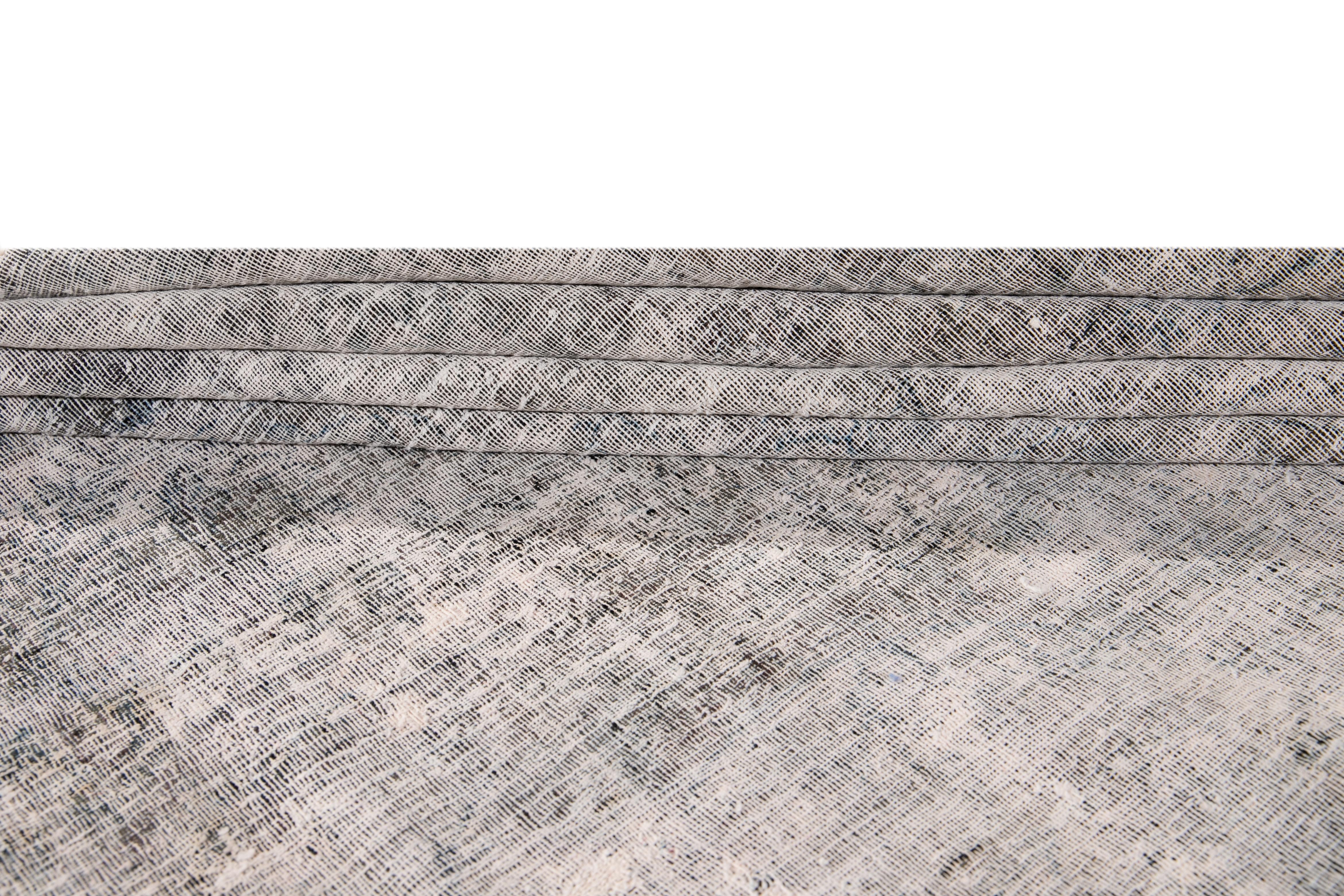 20ième siècle Tapis persan ancien en laine Kerman en mauvais état du début du XXe siècle en vente