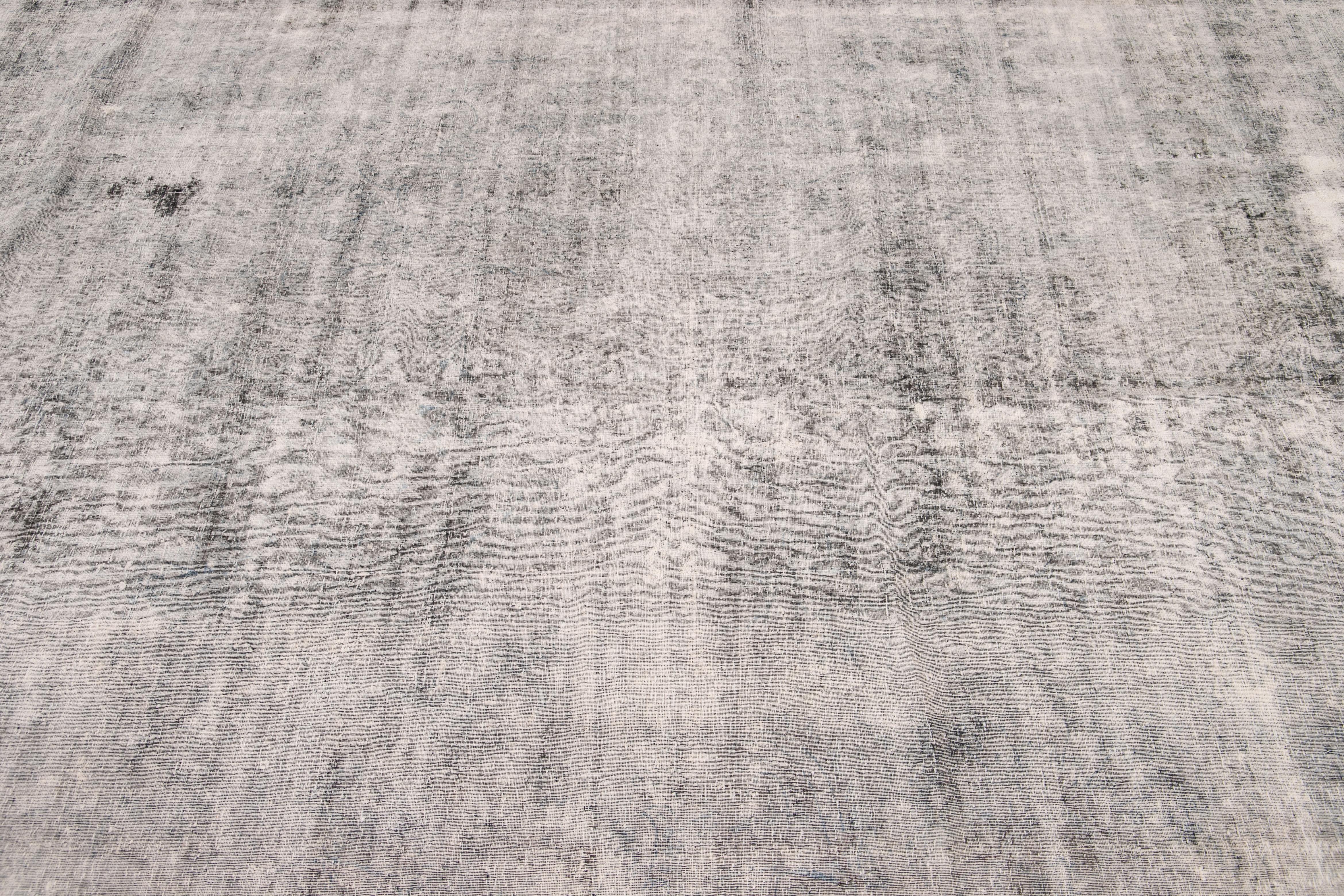 Tapis persan ancien en laine Kerman en mauvais état du début du XXe siècle en vente 3