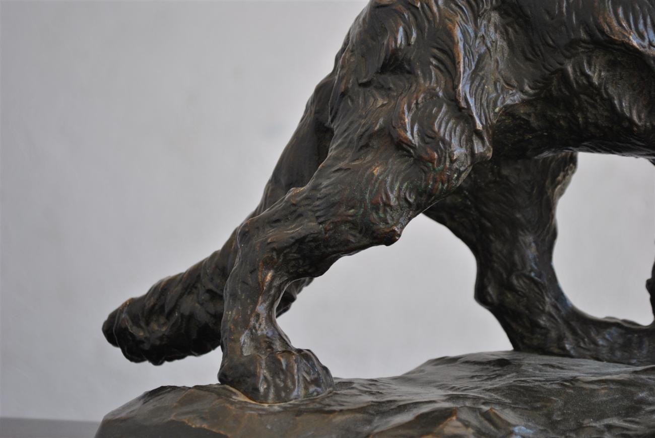 Bronze brun patiné avec chien de Thomas Franois Cartier, début du XXe siècle 5