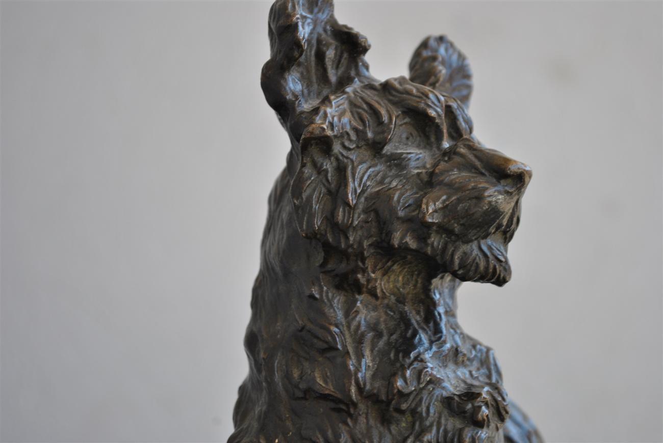 Français Bronze brun patiné avec chien de Thomas Franois Cartier, début du XXe siècle