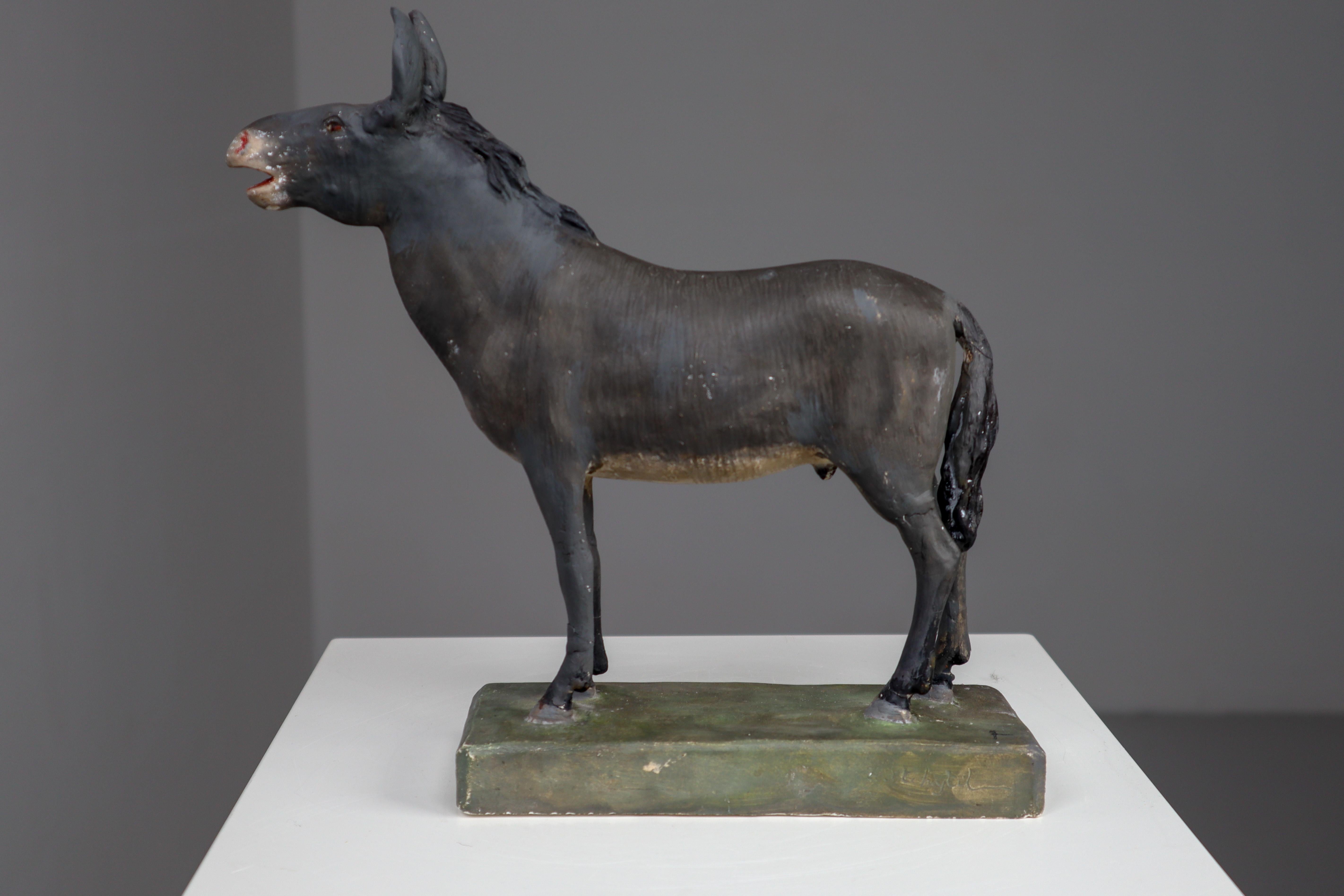 Early 20th century donkey model in painted plaster. This is a original plaster statue of a donkey , mounted on a base, elegant and strong, wonderful object for every donkey lover. Small damages and repairs. Size: 13