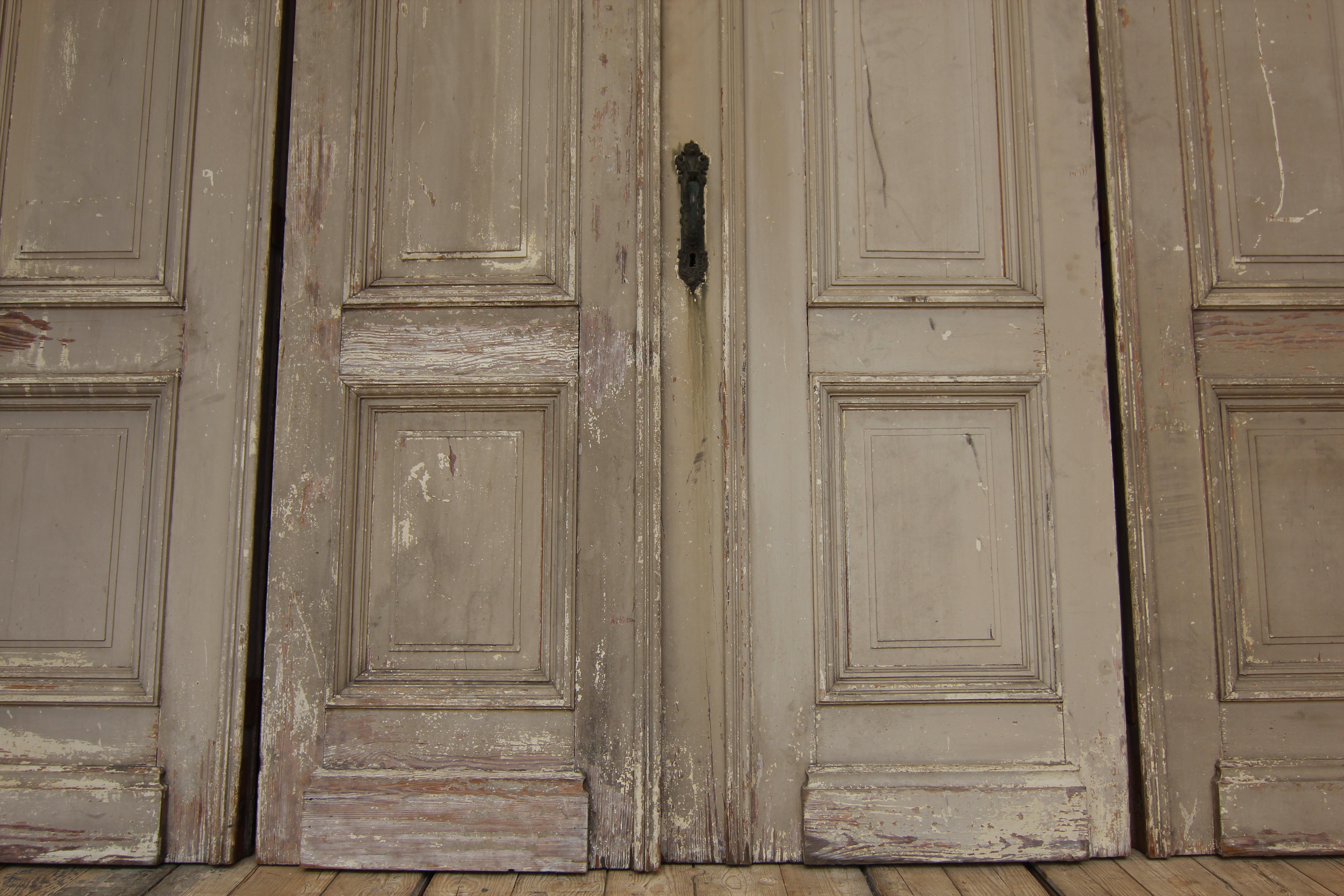 Doppeltür aus dem frühen 20. Jahrhundert, bestehend aus 4 Türen im Zustand „Starke Gebrauchsspuren“ im Angebot in Dusseldorf, DE
