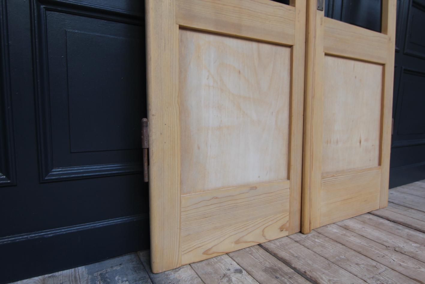 Early 20th Century Double Door made of Pine For Sale 8
