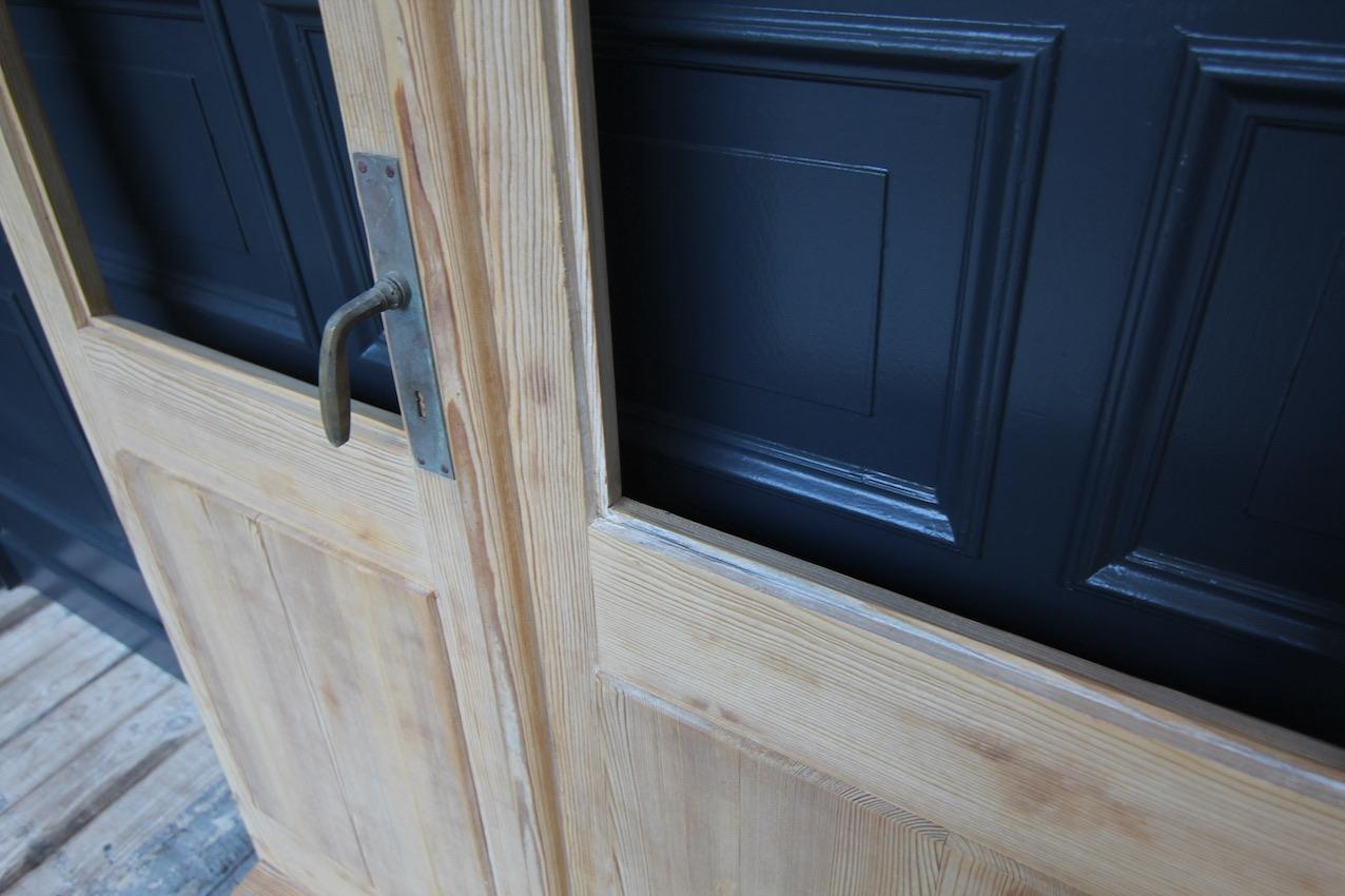 Early 20th Century Double Door made of Pine For Sale 9