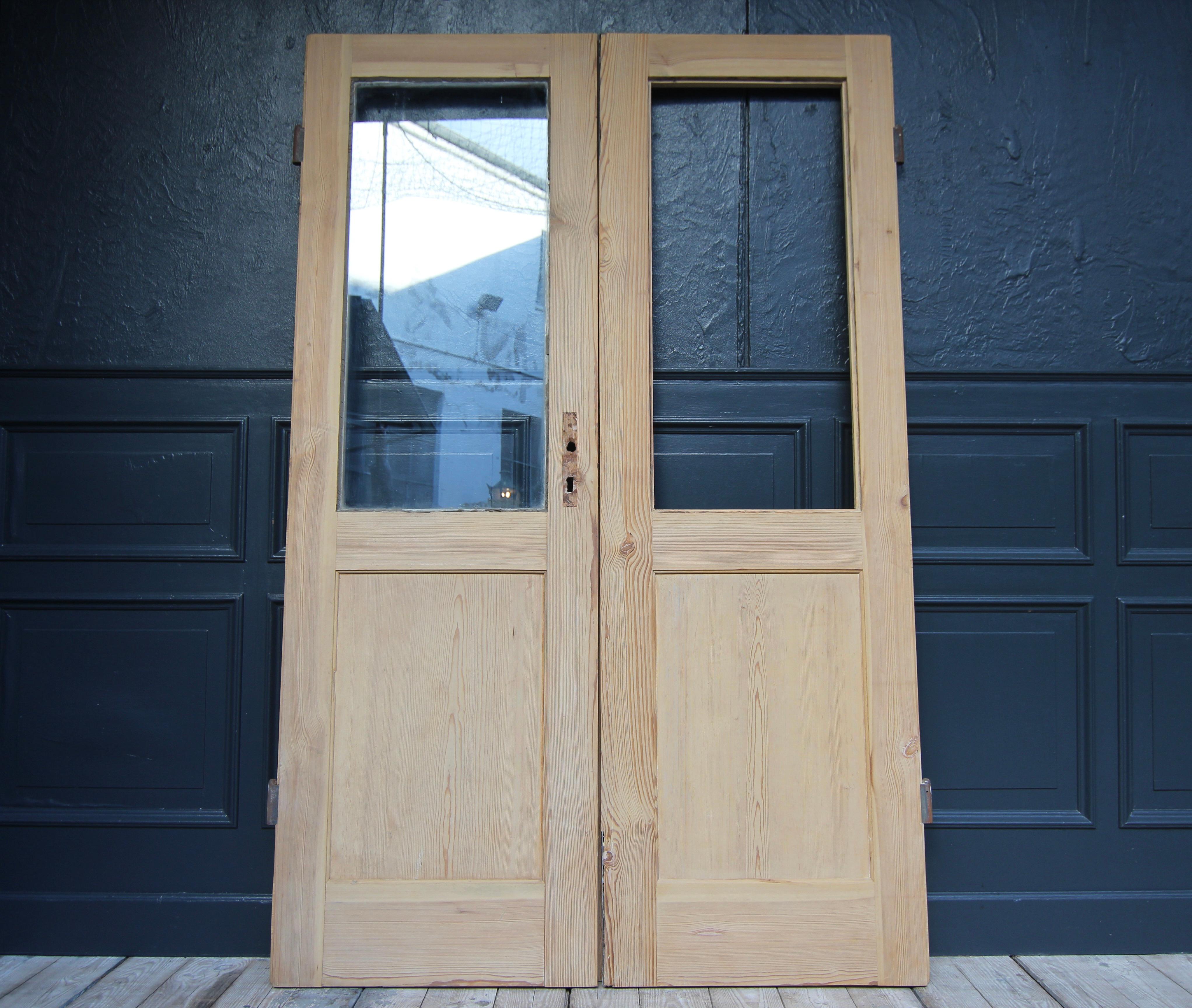 Early 20th Century Double Door made of Pine For Sale 9