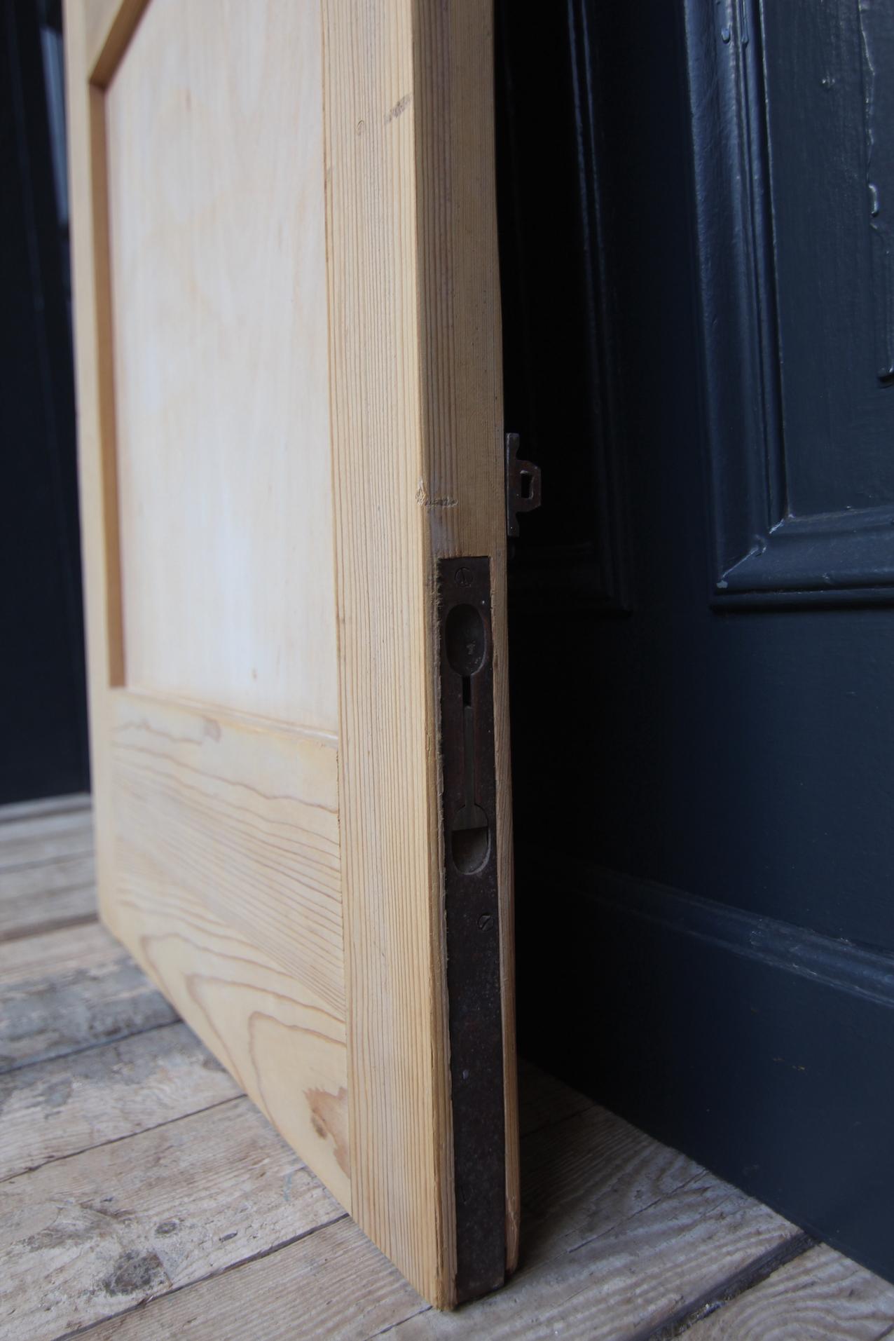 Early 20th Century Double Door made of Pine For Sale 10