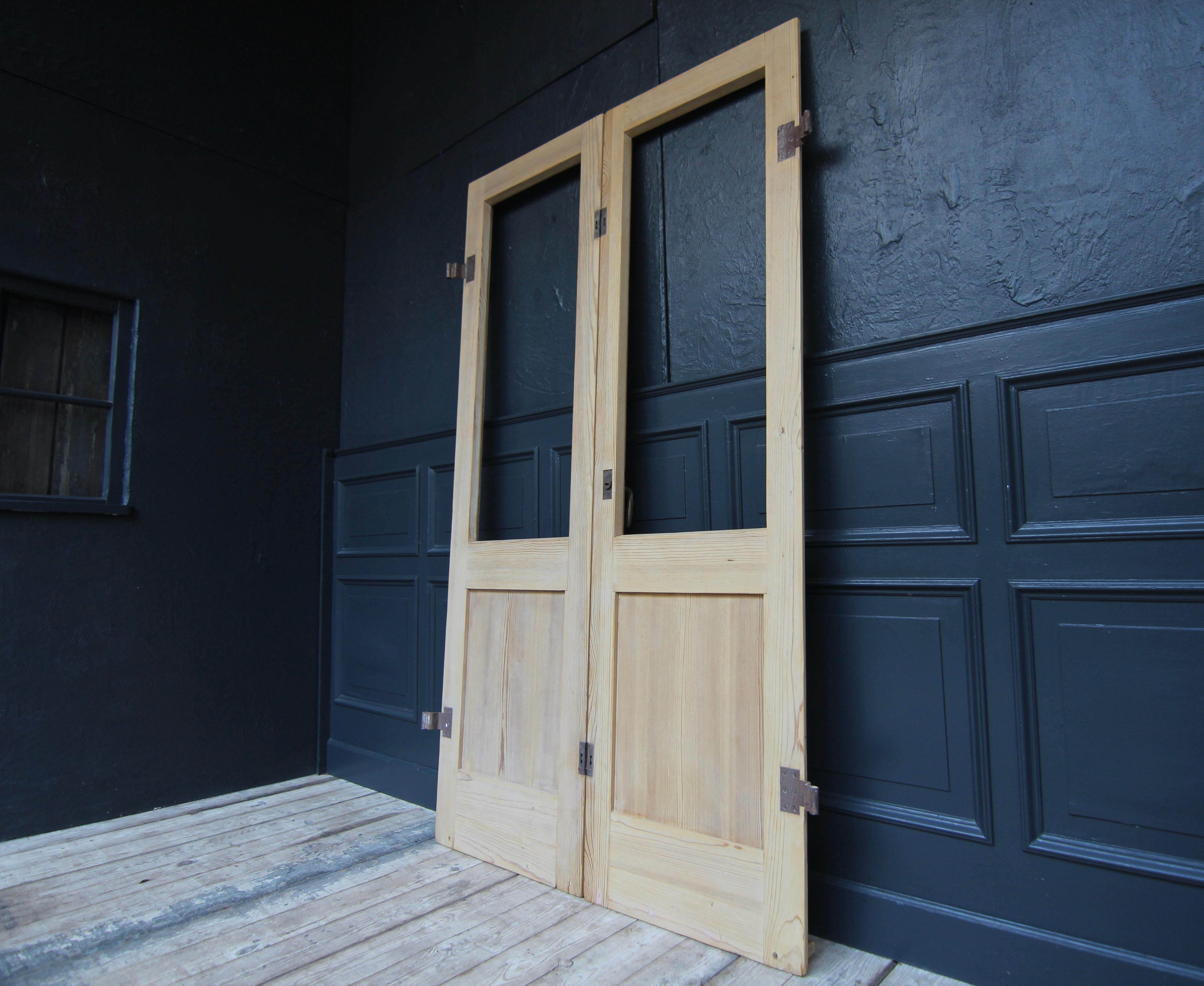 Early 20th Century Double Door made of Pine For Sale 11