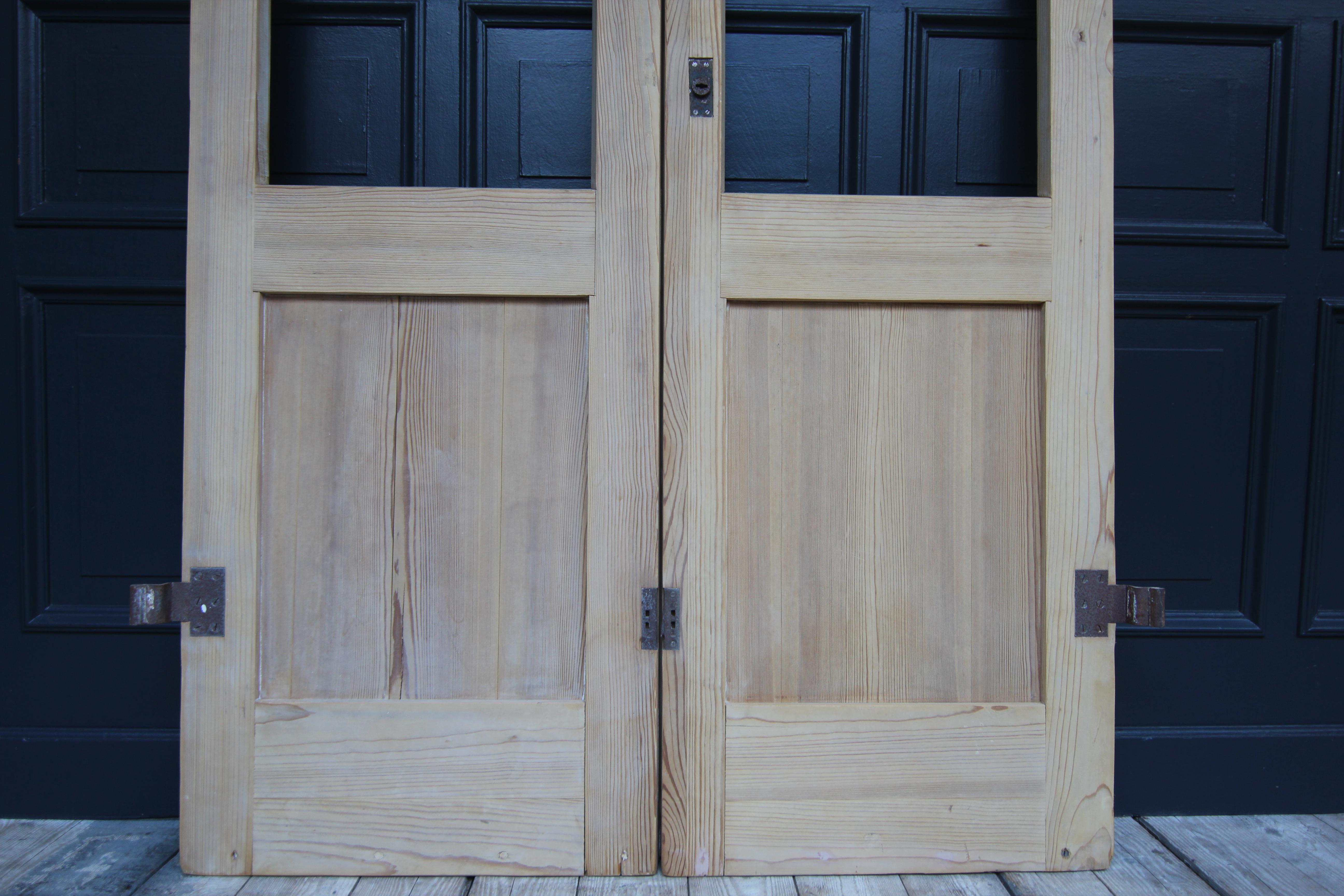 Early 20th Century Double Door made of Pine For Sale 12