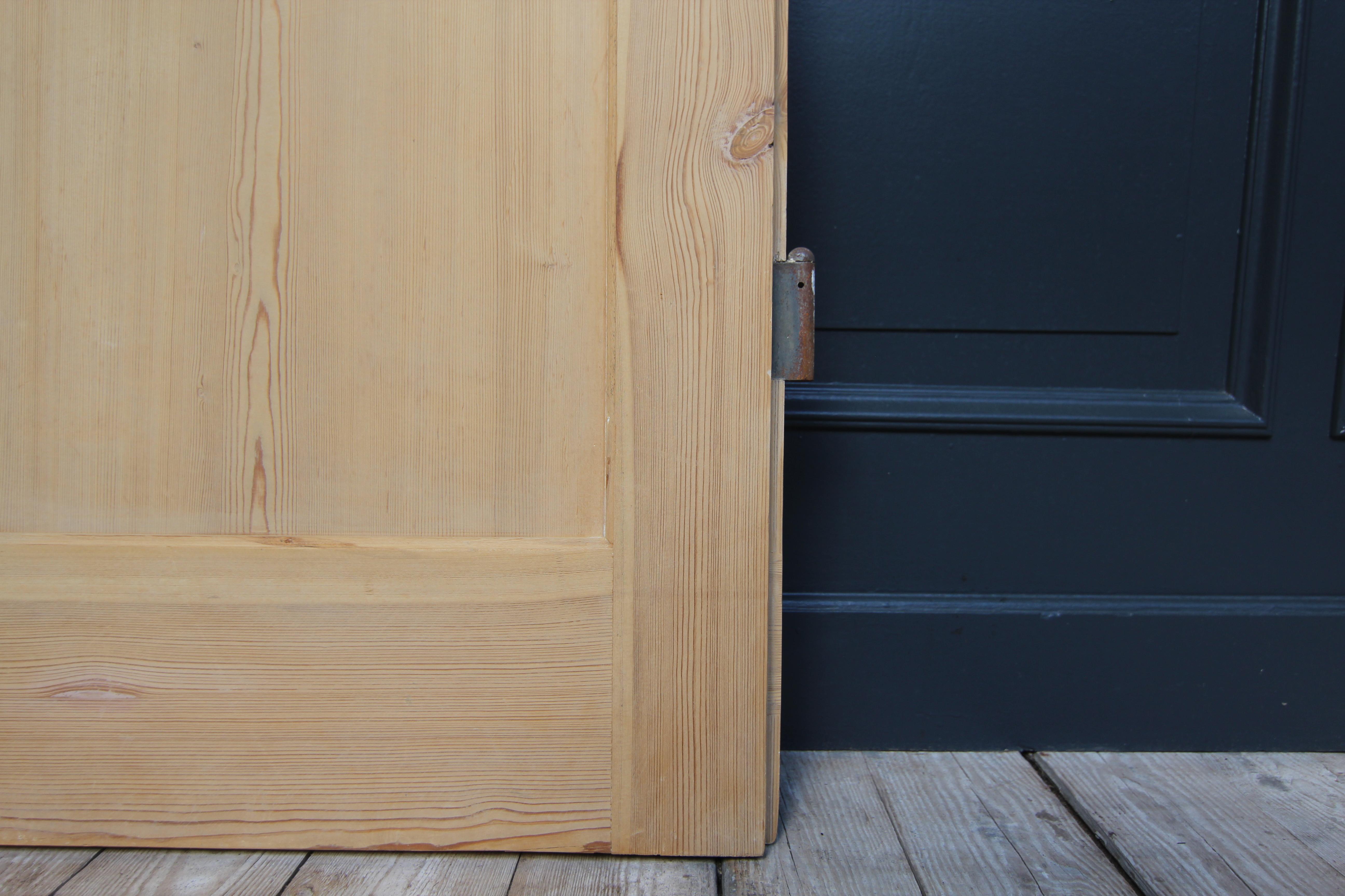 Early 20th Century Double Door made of Pine For Sale 12